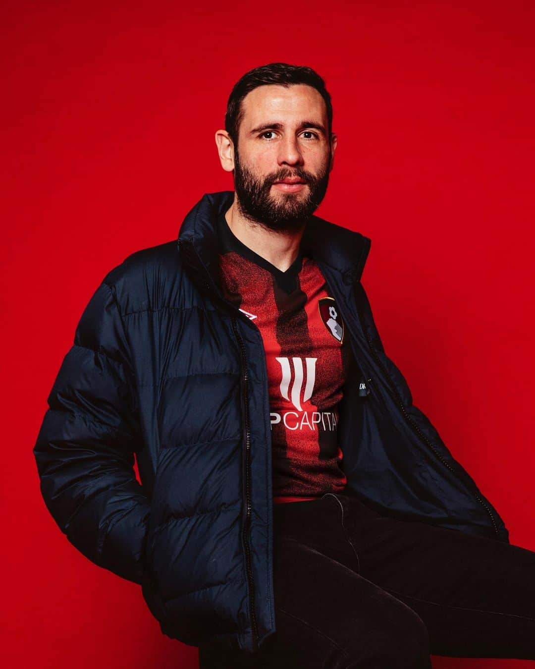 AFCボーンマスさんのインスタグラム写真 - (AFCボーンマスInstagram)「Today’s programme cover star is 𝙩𝙝𝙚 𝙨𝙠𝙞𝙥𝙥𝙚𝙧 ⭐️🔥 #afcb 🍒」2月6日 18時39分 - afcb