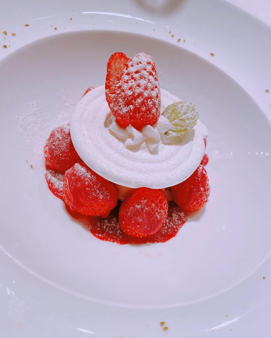 一ノ瀬まりなさんのインスタグラム写真 - (一ノ瀬まりなInstagram)「strawberry sorbet🍓♡ . . . 良い素材、良い火加減、良い味付けを基本としているポールボキューズさん🍴 美味しかった🧸🍓 . #strawberry #イチゴケーキ  #ポールボキューズ #ポールボキューズミュゼ #イチゴ #いちごスイーツ」2月6日 18時30分 - yuyuyu_marina