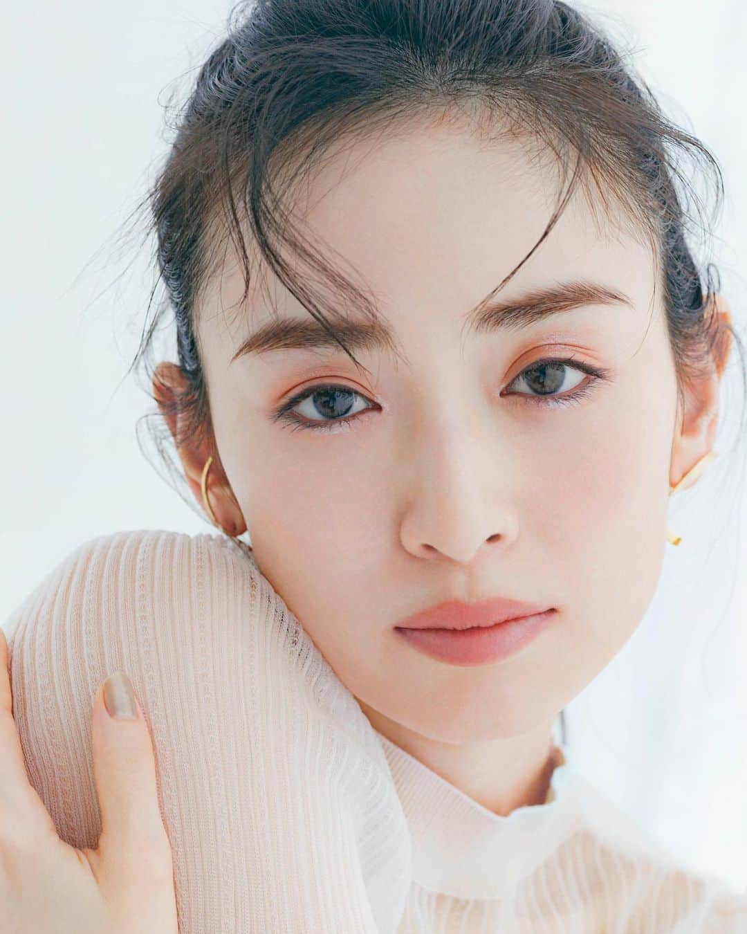 柴田フミコのインスタグラム：「泉里香さん  美しい  #泉里香 #MAQUIA #fumikoshibata #柴田フミコ」