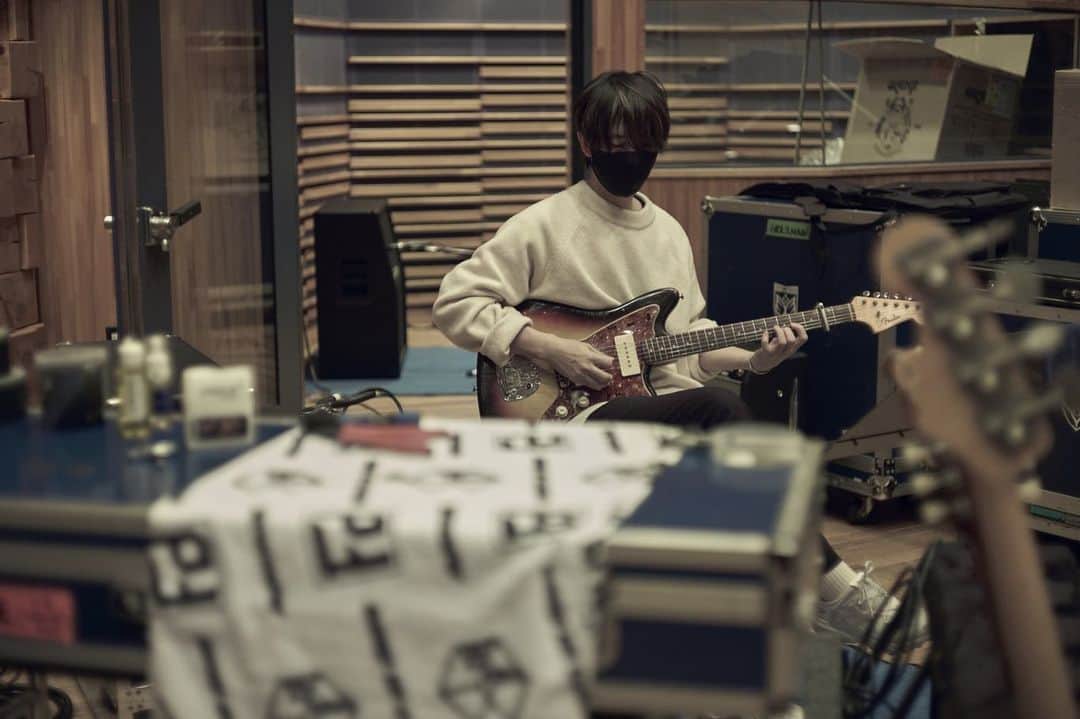 BUMP OF CHICKENのインスタグラム：「レコーディング中です。」
