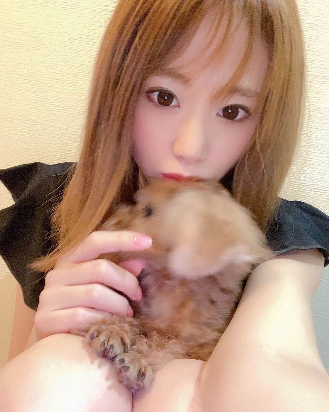 Reiのインスタグラム：「ニートすぎて腐ってきた🧏‍♀️ このまま2月仕事しないで生きたい(((( '-' )))) . #ニート#ニート生活#干物女 #ゲーム#テレビ#映画#ドラマ#韓国#game#switch#netflix#korean」