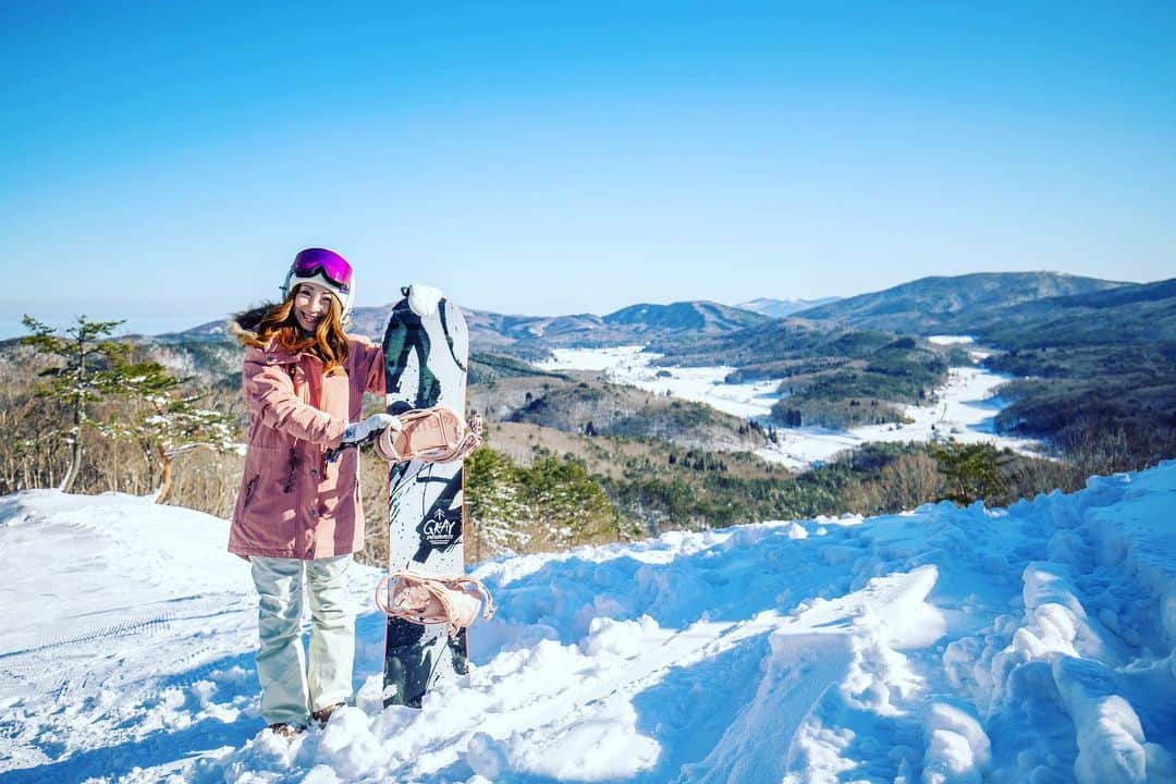 水田真依子のインスタグラム：「スノーボード🏂LIFE🏂 とりちゃん　たけちゃん 撮影ありがとう！✨✨ 最高の仲間！ #ファッション	 #東京	 #ランチ	 #かわいい  #可愛い	 #ネイル	 #おうちごはん	 #ありがとう	 #空	 #犬	 #お弁当	 #桜	 #大好き	 #モデル	 #コーデ	 #撮影	 #ヘアアレンジ	 #インテリア	 #メイク	 #コスメ部門」