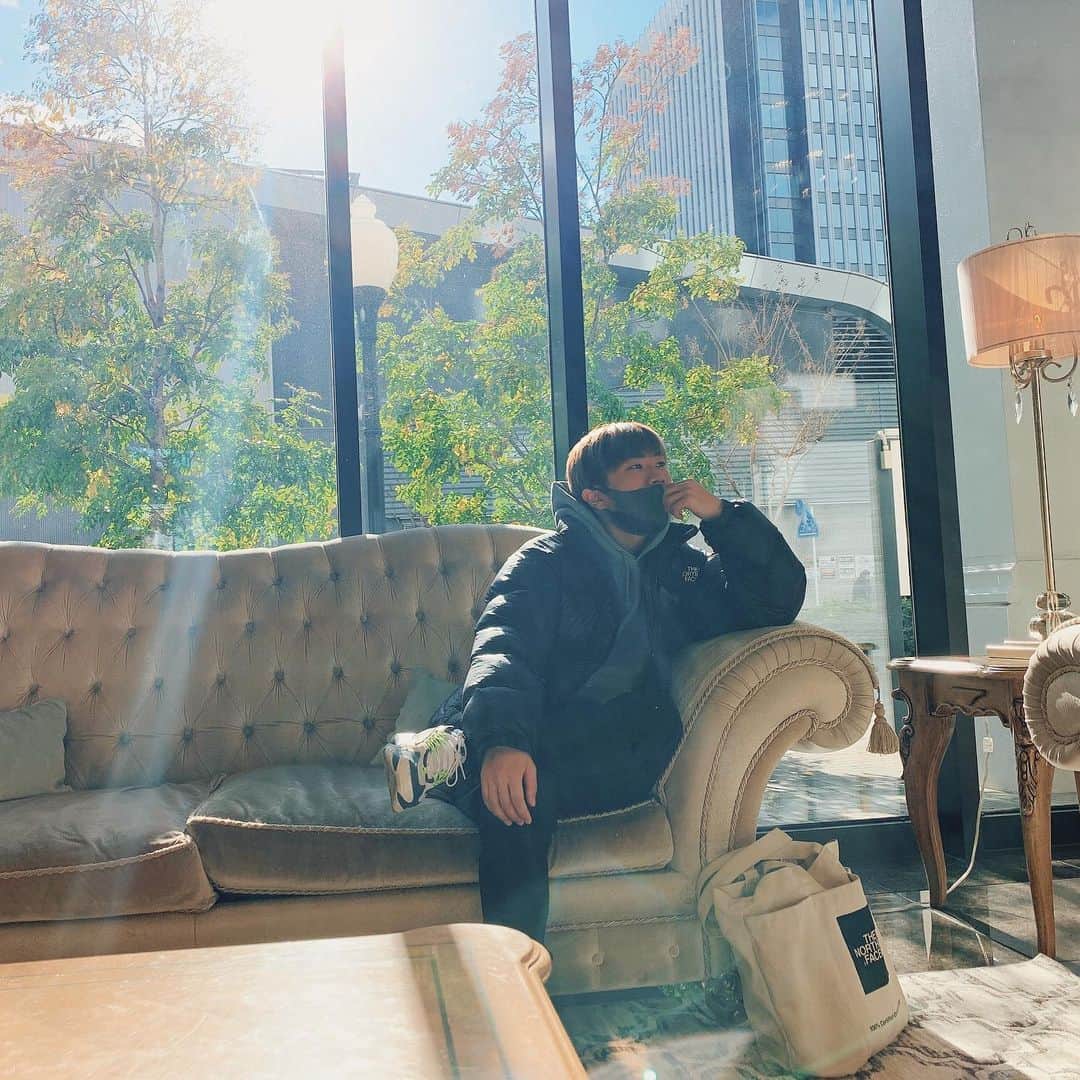 高根正樹のインスタグラム：「I want to be a man who looks good in this kind of place.」