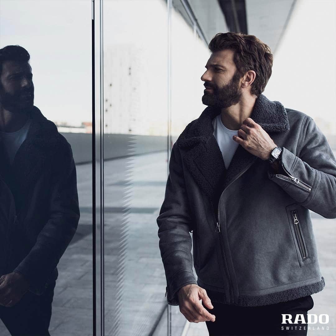 ラドーのインスタグラム：「Self-reflection is always time well-spent. Open up just like the True Square Open Heart. #RadoTrueSquare #Feelit」