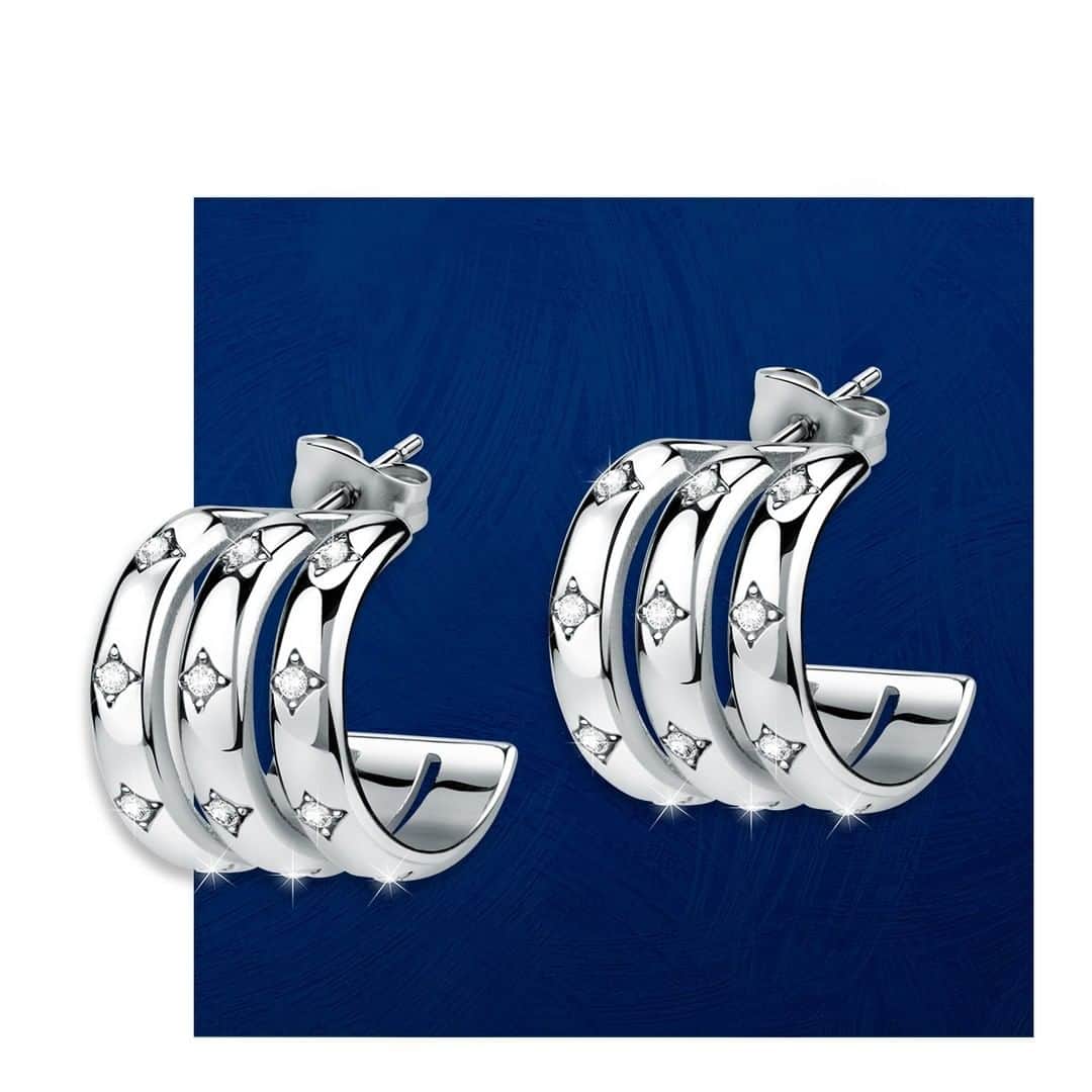 のインスタグラム：「Why wearing one circle when you can have three of them?. . . #GIOIELLIDAVIVERE 💫」