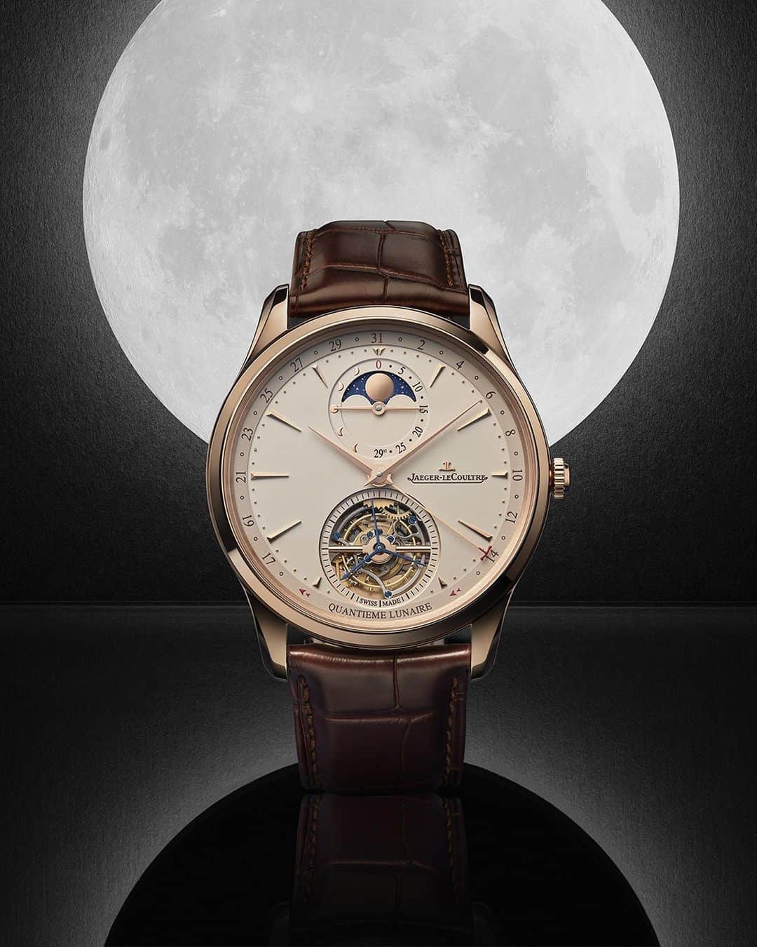 ジャガールクルトのインスタグラム：「Ultimate touch of enduring beauty. #Master  _ Master Ultra Thin Tourbillon Moon _ The eggshell dial provides a restrained backdrop that places all emphasis on the moon phase display and tourbillon. The shape of the Dauphine hands is echoed by the elongated arrow-shape of the applied golden indexes. _ #JaegerLeCoultre #Master #Tourbillon #Moon #HomeofFineWatchmaking #SwissWatch #ValleeDeJoux #Watchmaking #Craftsmanship #SavoirFaire」