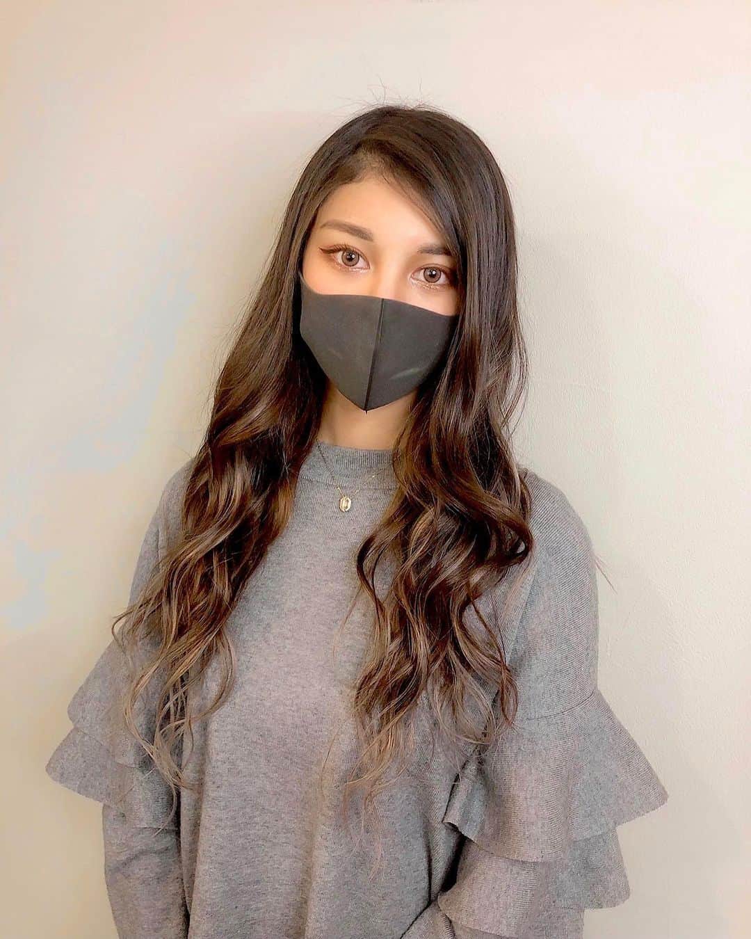 サントス飛鳥のインスタグラム：「どーん！ NEWサントスです。😂  髪の毛染めたかったけど痛むかなって思ってエクステにした〜！ エクステにも色々種類があるんだけど、このプルエクステはつけてる感覚が全然無くて毛質もサラサラ✨ @behair2266847  本日はありがとうございました💌  この髪で高校生ラストも楽しむぞ〜！」