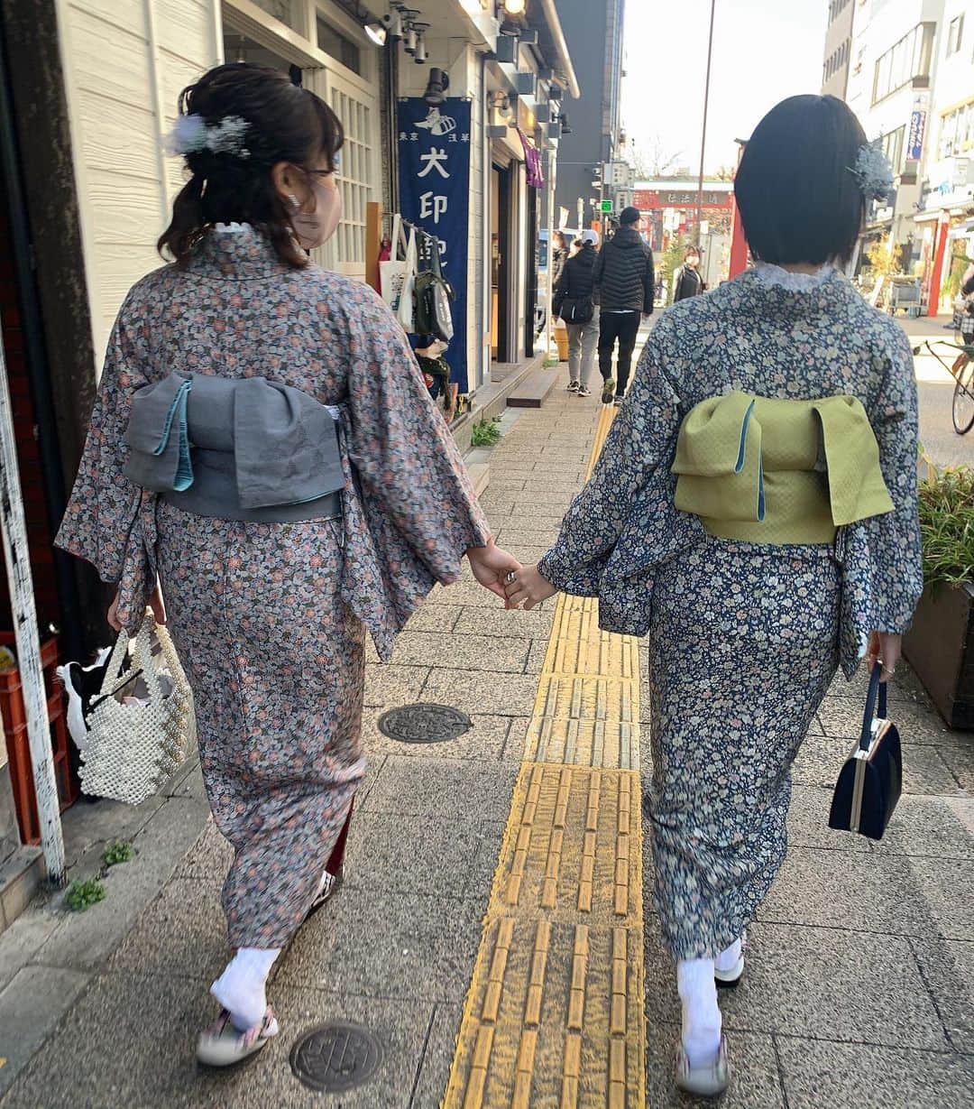 NANAさんのインスタグラム写真 - (NANAInstagram)「ただただ幸せでした♥ ☆ 女の子でよかった🥰ただ着物は苦しくて沢山食べれない😂 ☆ 1年に1回は3人で着物着にいきたいね🤓 ☆ #親子#姉妹#浅草#和装#着物#lifestyle#日本人でよかった#kimono#japanese」2月6日 19時10分 - nana1977hs
