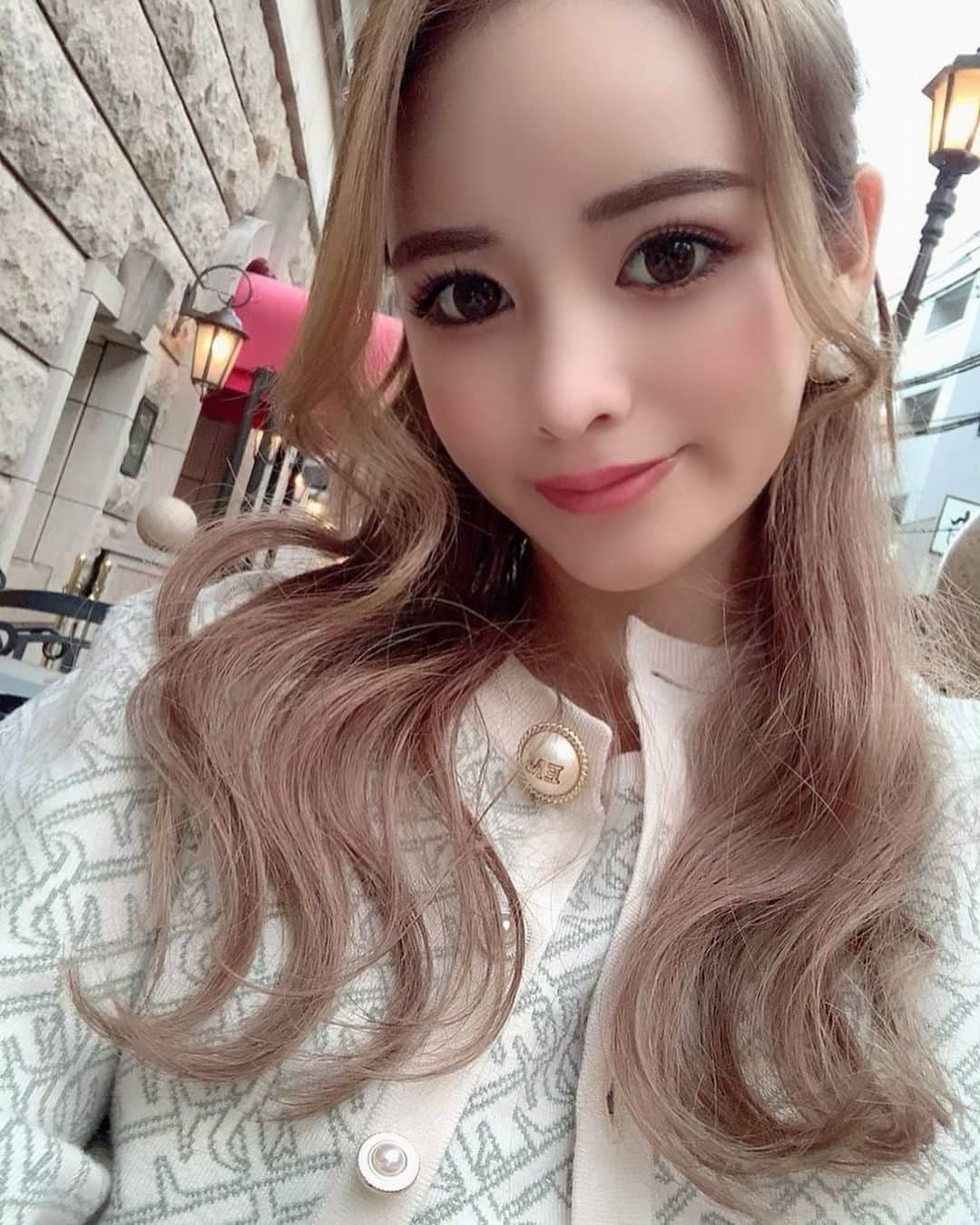 姫奈のインスタグラム：「. . 眉毛のアートメイクに行ってきたよ♡ 半年以上前にも眉毛やったけど 薄くなってきてたし前から気になってた @arub.clinic さんにお願いしてきた♡ . 形も理想的だし手際よくて パパッと終わるから痛みもそんなに 感じなかった🥺デザインもうますぎる♡ 今日から三月の予約開始したみたい❣️ すぐ埋まっちゃうから早めの予約おすすめです🥰 . . . #眉毛アートメイク #アートメイク #」