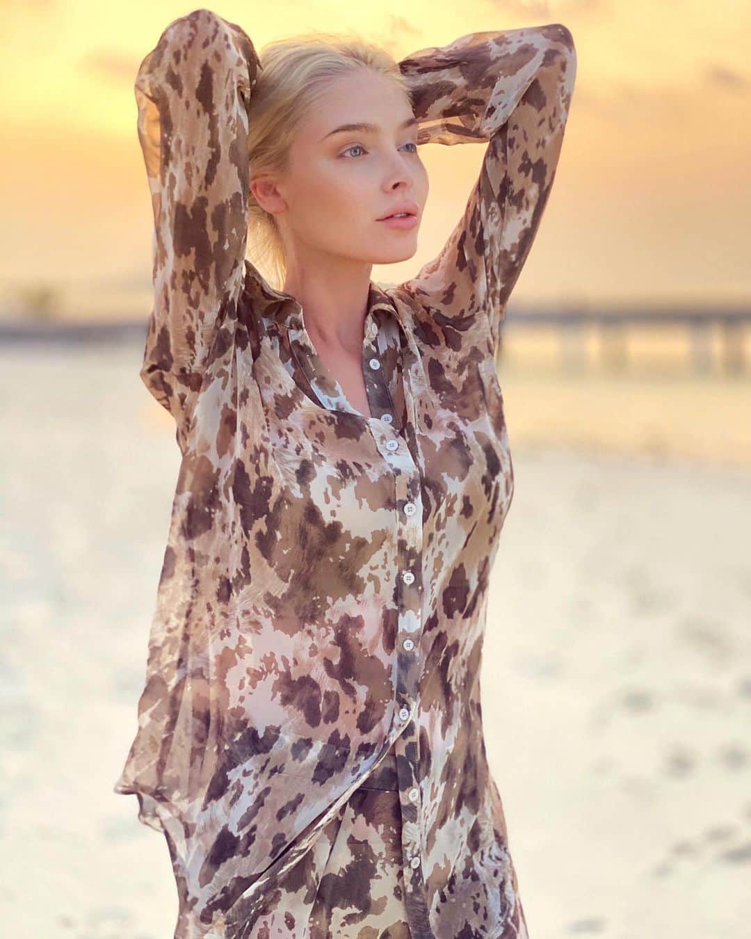Alena Shishkovaのインスタグラム：「Ок, вот без обработки  Фильтров там не было, глаз ну так он получился. Ржать над глазом, ну камон.  Ocean.. каеф!  @cocoonmaldives」