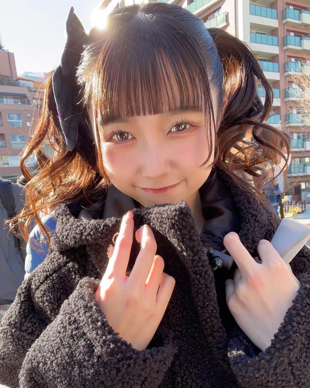 七瀬ひなたのインスタグラム：「ついんて〜るんるん  #アイドル #地下アイドル #ヘアアレンジ #編み込みアレンジ #シースルーバング #ぱっつん前髪  #ポニーテール #イコラブ #いいね返し #いいねした人全員フォローする #黒髪 #衣装 #アイドル衣装 #日向坂46 #乃木坂46 #自撮り界隈 #自撮り #自撮り女子 #写真好きな人と繋がりたい #ファインダー越しの私の世界 #被写体モデル  #白加工 #淡色女子 #サロモ  #ツインテール #プリント倶楽部 #量産型 #地雷女 #ぱっつん前髪」