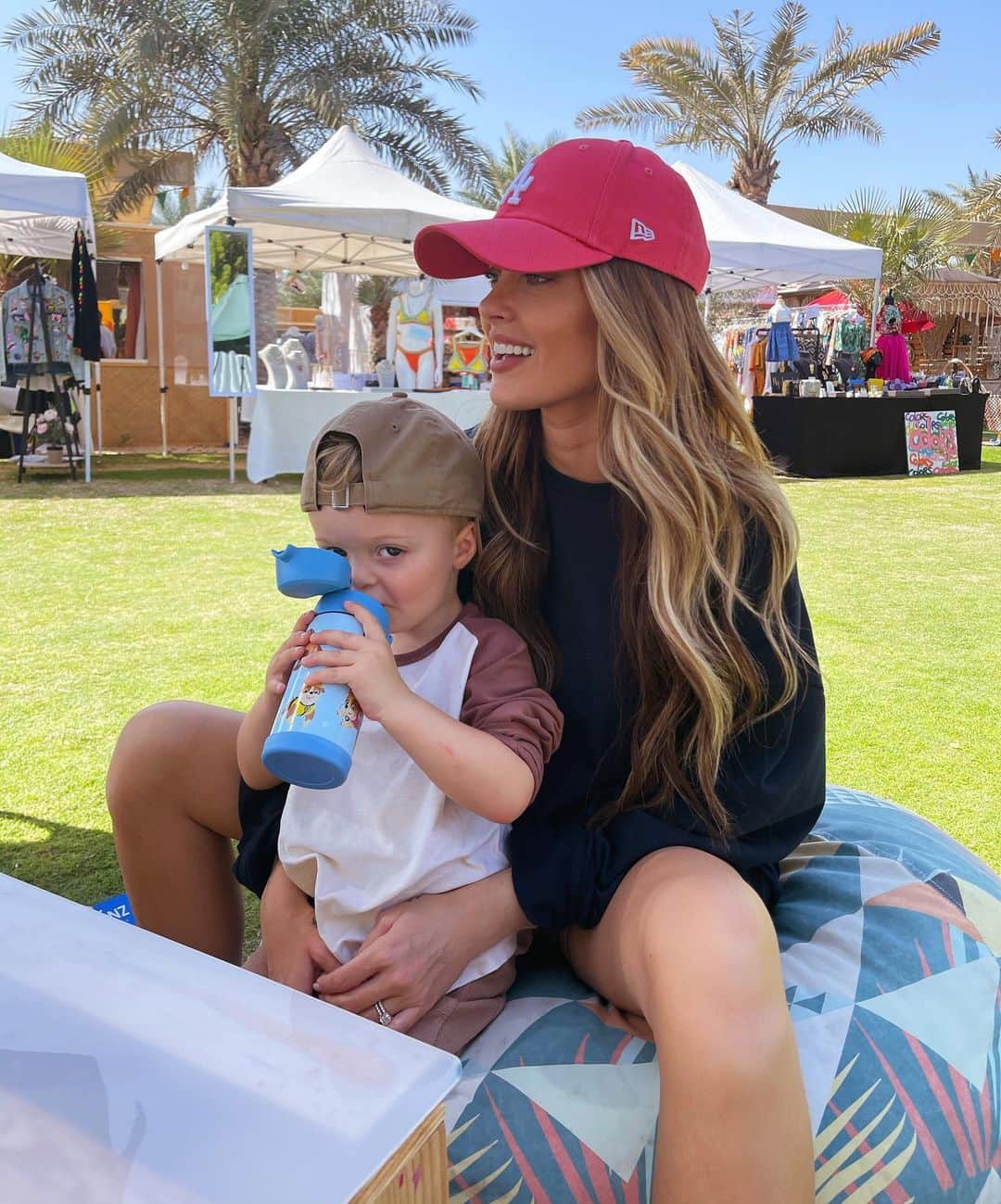 Caroline Receveurのインスタグラム：「Happy Family 🤍」