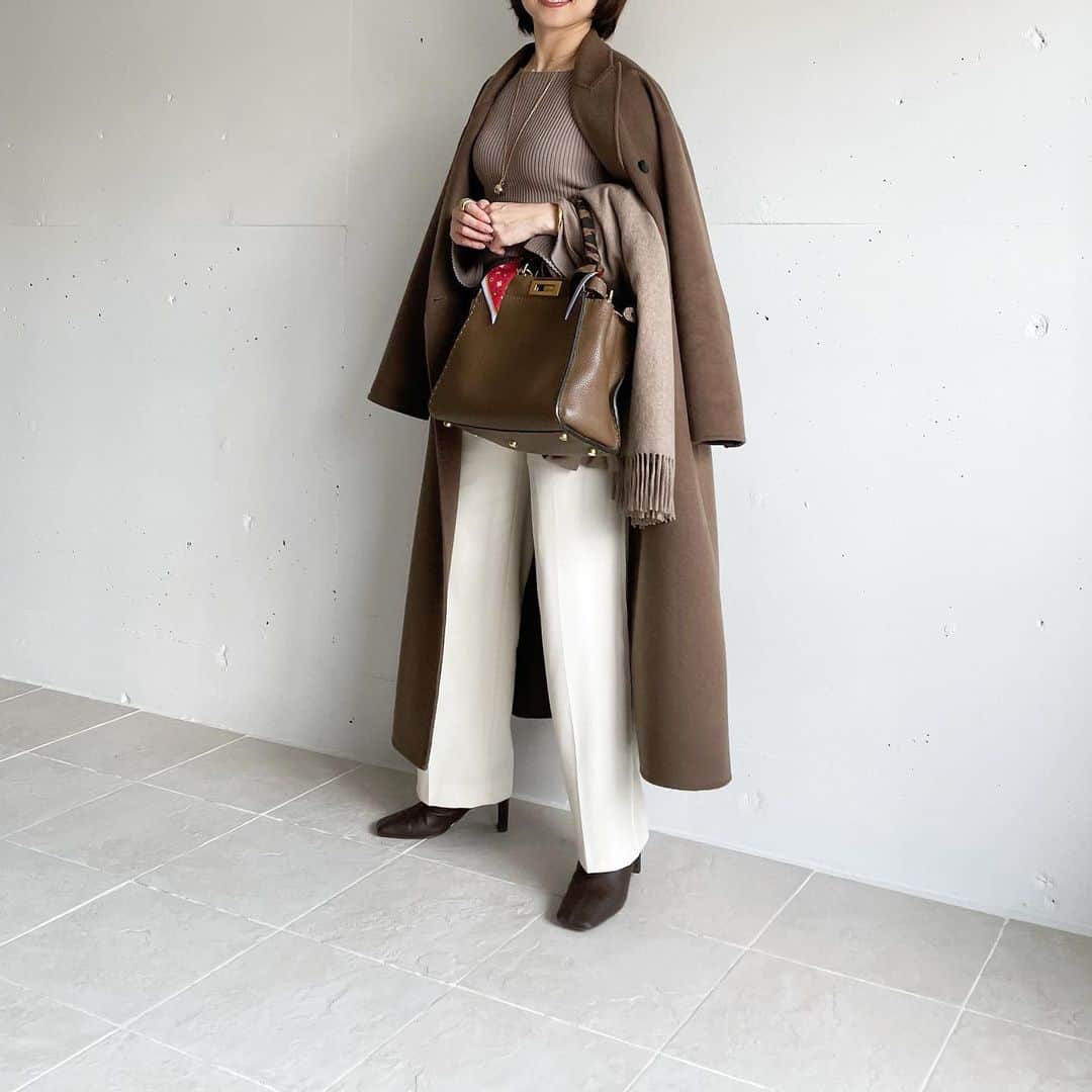 yuさんのインスタグラム写真 - (yuInstagram)「・ カシミアのコートは本当暖かいからリブニット1枚で十分◡̈ リブニットはボートネックが好き♥︎ 袖のフレア具合とスリットもポイント‼︎ ・ ・ coat: #nae knit: @urs_official #ボートネックリブニットトップス pants: #babylone bag: #fendi shoes: #milaowen ・ ・ #fashion#coordinate#ootd#outfitoftheday#outfit#locari#mineby3ootd#urs#urs_official#urs_styling#153cm#ユアーズ#大人カジュアル#シンプルコーデ#リブニット#おちびコーデ#きれいめカジュアル」2月6日 19時48分 - yu.rm