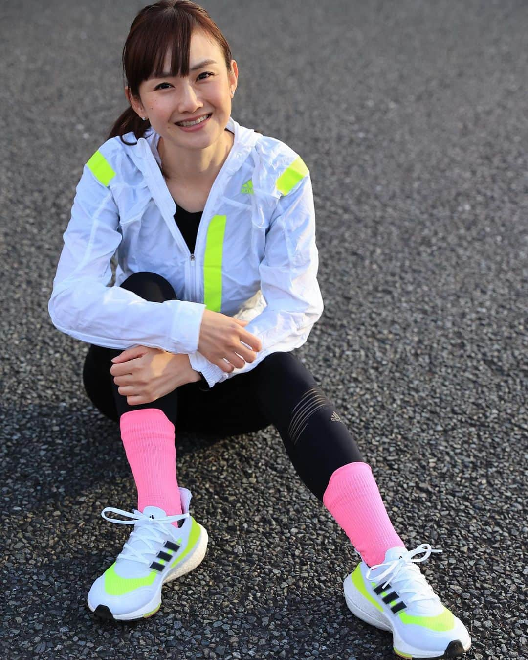 湯田友美のインスタグラム：「Tempo run サクッと、充電ラン 走ることで今のコンディションがよくわかる 肩甲骨周りガチガチだったのもほぐれた 自分と向き合う時間🤲♥️ ・ #ウルトラブースト #ランニングシューズ #ultraboost #ultraboost21 #runningmom #temporun #充電ラン #ランニング #産後トレーニング #産後6ヶ月」