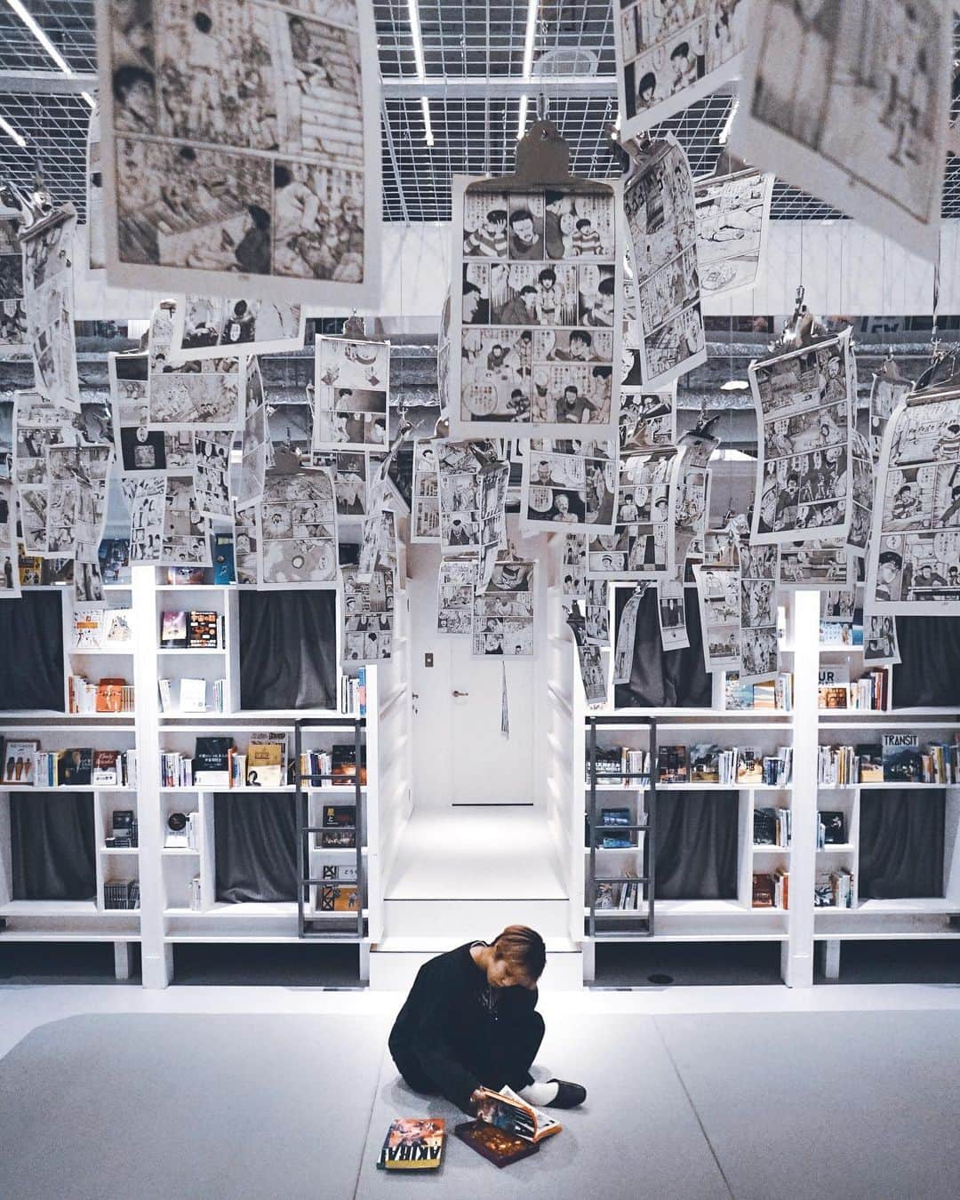 BOOK AND BED TOKYOのインスタグラム：「デイタイム中のベッド利用もお受けしております。宜しければ是非。 Have a book day.﻿﻿﻿﻿﻿﻿ ﻿﻿﻿﻿﻿﻿ #BNBT﻿﻿6﻿ #bookandbedtokyo﻿﻿﻿﻿﻿﻿ #bookandbedtokyo6﻿﻿﻿﻿﻿﻿ #bookandbed﻿﻿﻿﻿﻿﻿ #泊まれる本屋﻿﻿﻿﻿﻿﻿ #haveabooknight﻿﻿﻿﻿﻿﻿ #haveabookday﻿﻿﻿﻿﻿﻿ #大阪 #大阪グルメ﻿﻿﻿﻿﻿ #大阪カフェ #心斎橋カフェ #梅田カフェ #堀江カフェ #大阪観光 #osakacafe﻿﻿﻿ #osakahotel﻿﻿﻿﻿﻿﻿ #osaka #shinsaibashi﻿﻿﻿ #shinsaibashihotel﻿﻿﻿ #오사카 #오사카음식﻿ #오사카호텔 #신사이바시호텔」