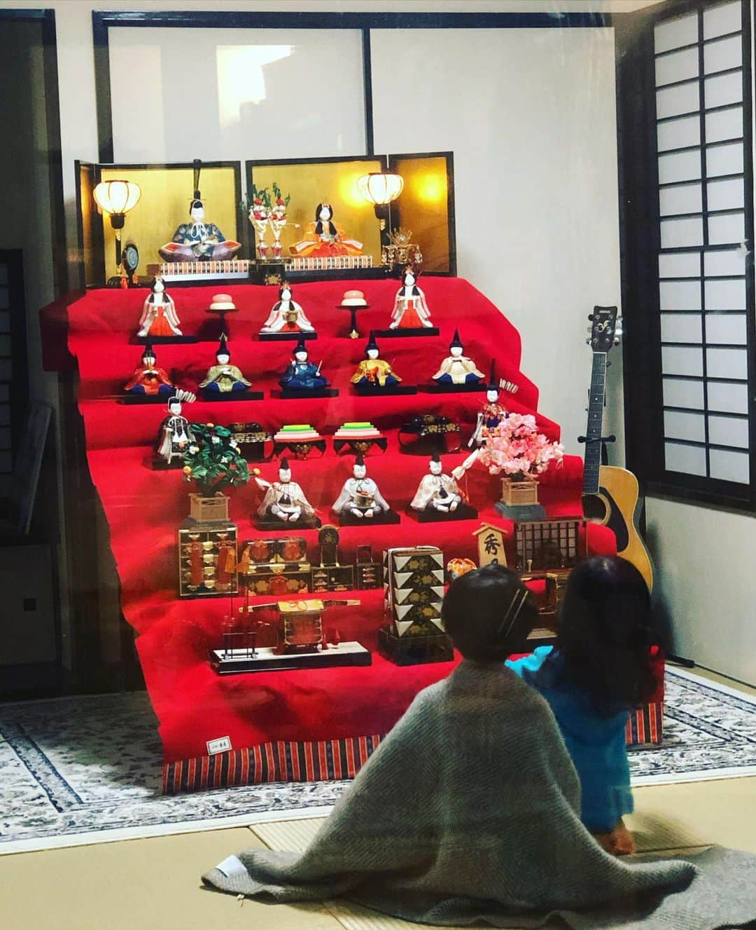 野村佑香さんのインスタグラム写真 - (野村佑香Instagram)「実家と合体し、7段かざりになったお雛様🎎を出しました✨  #お雛様#桃の節句#準備#和室#実家と合体#母と同居」2月6日 19時44分 - nomuyuu