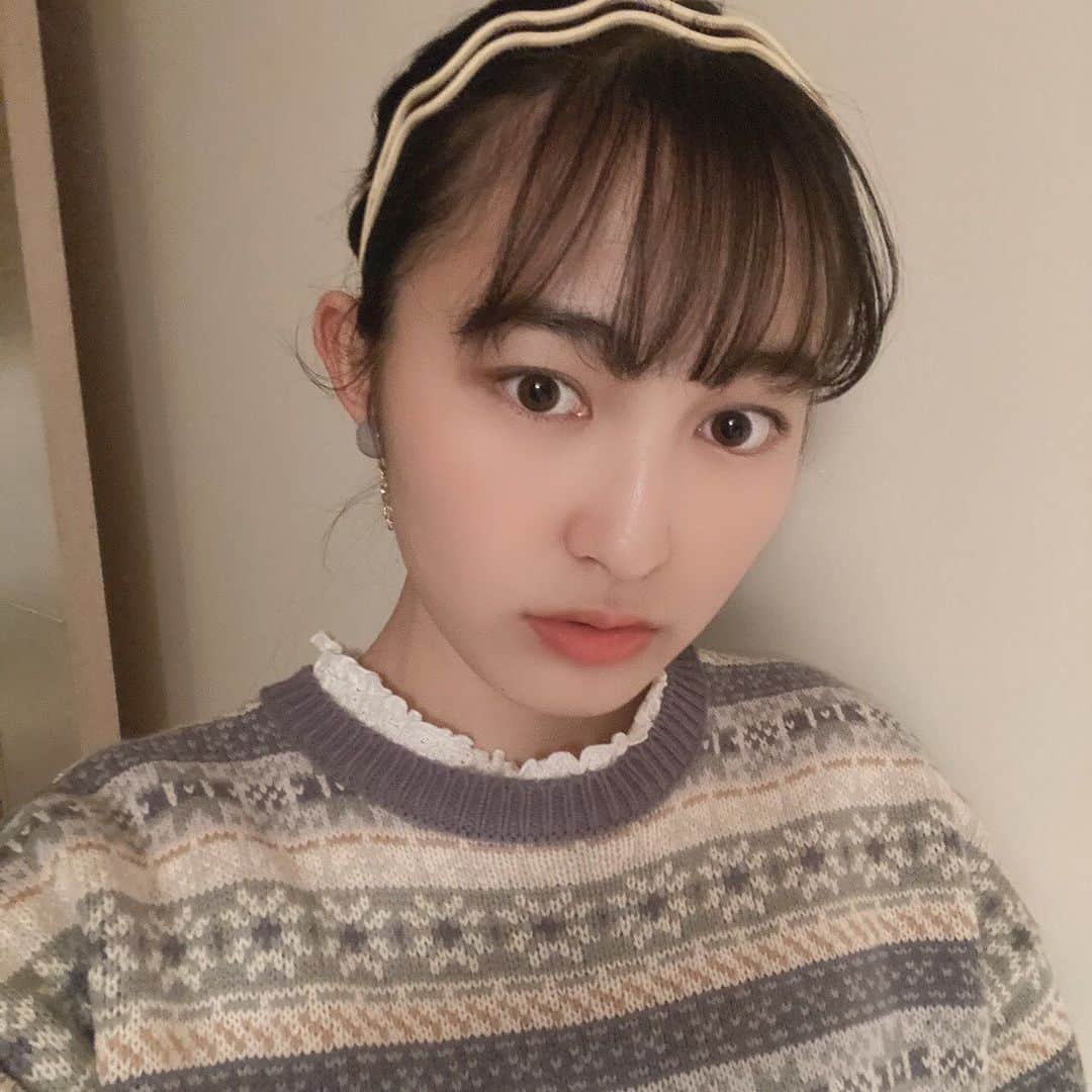 のインスタグラム：「. テスト一週間前切りました日萌です バレンタインもあるからチョコ作りに勉強に忙しいです😿😿 テストとバレンタイン被るの勘弁勘弁⭐️ どっちも頑張れる女日萌ですベストスコア叩き出します テストの点とチョコの数ね✨✨ #sjk#テスト」