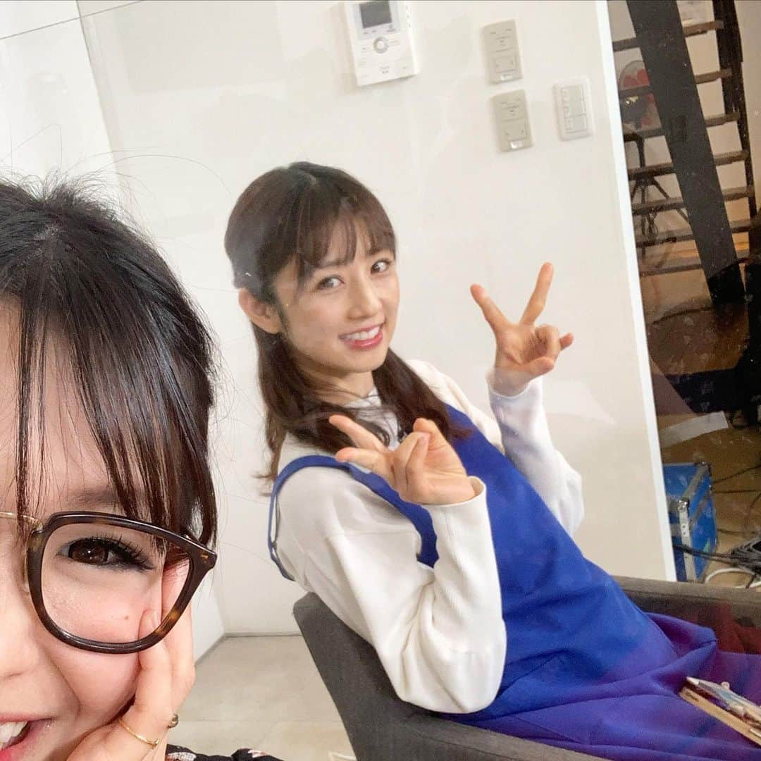 ギャル曽根のインスタグラム：「ゆうこりんと♥️ やっぱりゆうこりんとのロケは楽しい🥰♥️♥️♥️ #大好きだー。 #ニッポンドリル #板越し。」