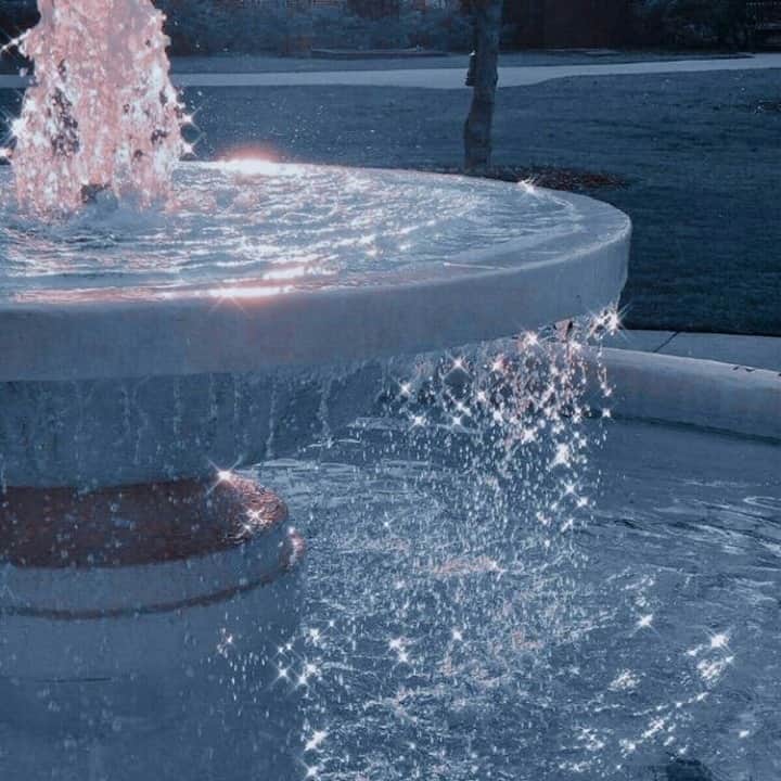 のインスタグラム：「Italian Fountains ⛲️ make me miss LA DOLCE VITA!!! And the beautiful city of ROME !!」
