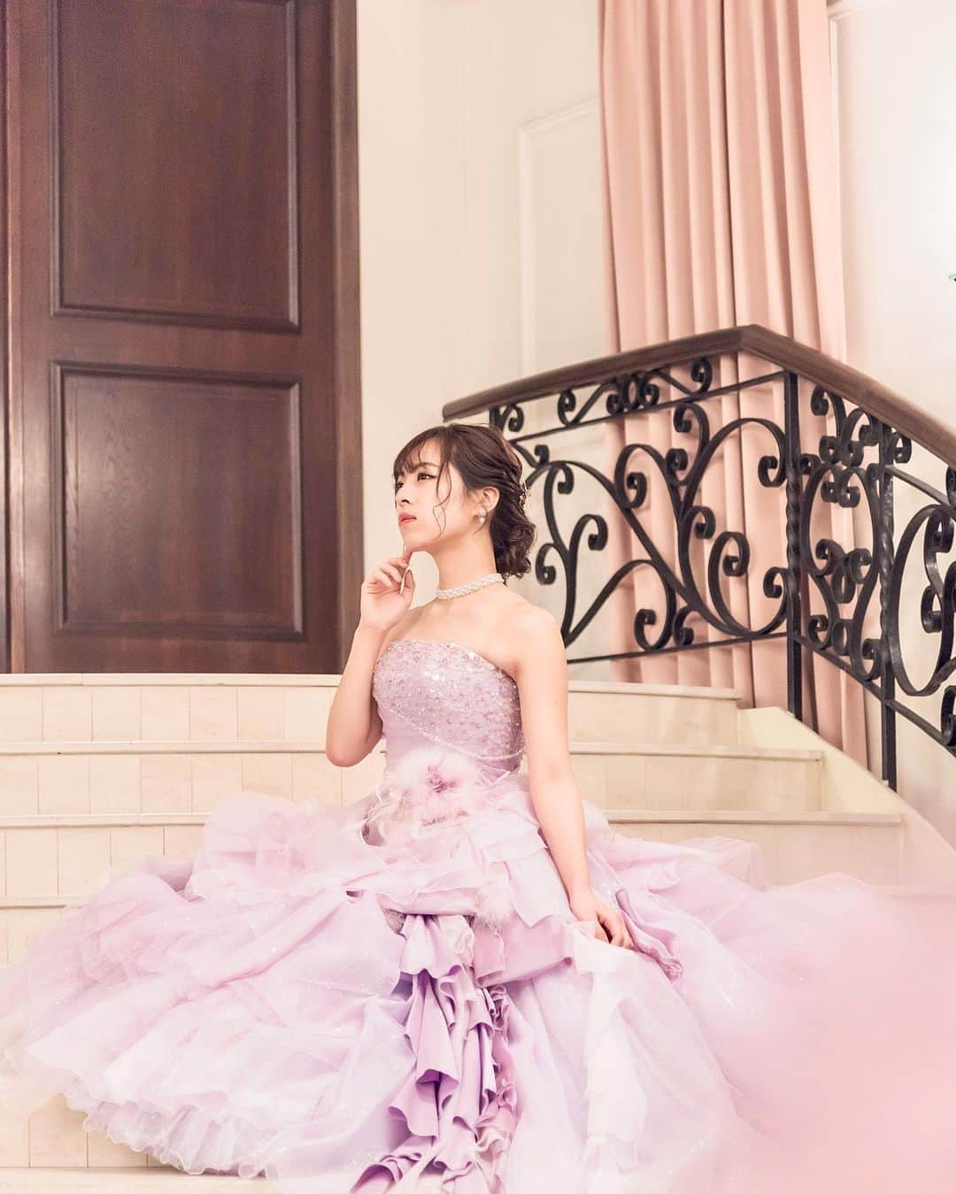 絹野志朋さんのインスタグラム写真 - (絹野志朋Instagram)「. Color dress👗 📍 @st.raphaelchapel   いい写真多すぎるのでまとめてどん♡ ウエディング撮影とか 着物の撮影はやっぱり大好きだな🥰  去年１年間で色んな撮影をさせて貰って ようやく、自分がどんな風に モデルとして活躍していきたいのか 明確になってきた気がしてます。💓  まだまだこれからっ☺️♡ どんどん自分の世界広げていきたいなぁ〜 . . こんなに素敵な作品を撮ってくれた @nishijimajinya に感謝😌✨ . . #モデル #大阪モデル #関西モデル #ブライダルモデル #ドレスモデル #ウエディングモデル #ドレス撮影 #ブライダル撮影 #ウエディングフォト #カラードレス #カラードレス試着 #プレ花嫁  #プレ花嫁さんと繋がりたい #セントラファエロチャペル御堂筋  #セントラファエロチャペル」2月6日 20時22分 - shihok0414