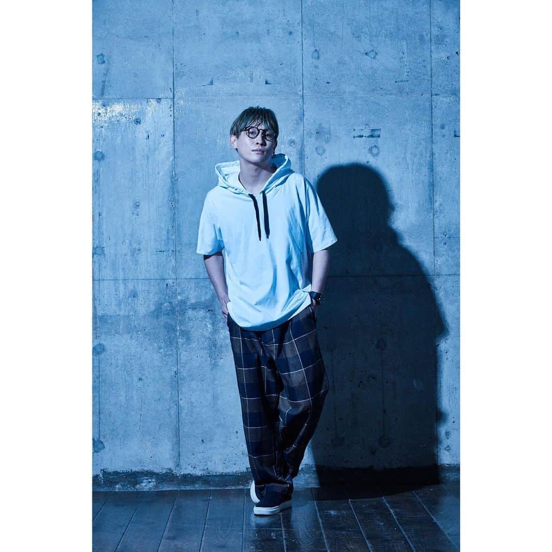のインスタグラム：「Zephyren 2021 Summer Collectionのカタログアザーショット。  カタログモデルをつとめさせていただいたZephyrenさんの2021 Summer Collectionが本日公開されたので是非チェックしてみてください！  https://store.zephyren.com/products/list.php?category_id=87  #Bentham #bass #bassist #bassplayer #Zephyren #2021S #summercollection #カタログモデル #GENさんいつもありがとうございます」