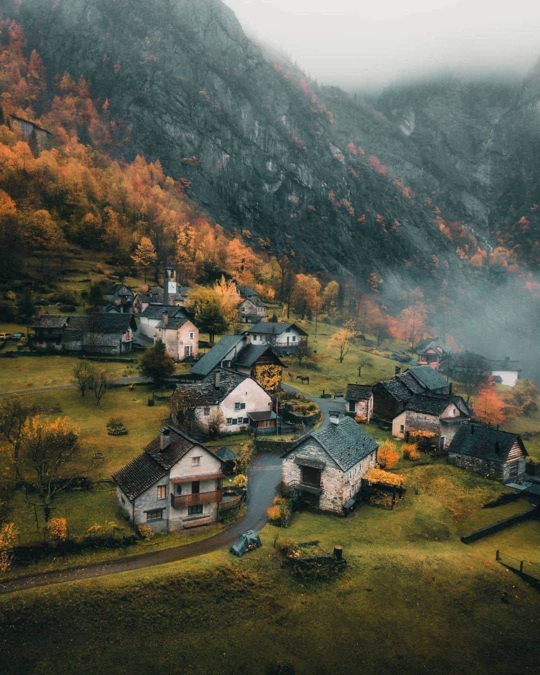 9GAGさんのインスタグラム写真 - (9GAGInstagram)「Would you buy a house here in 🇨🇭 for around $1? Follow @voyaged for more discoveries around the 🌍 - 📷 @giuliogroebert - #voyaged #switzerland #9gag」2月6日 20時30分 - 9gag
