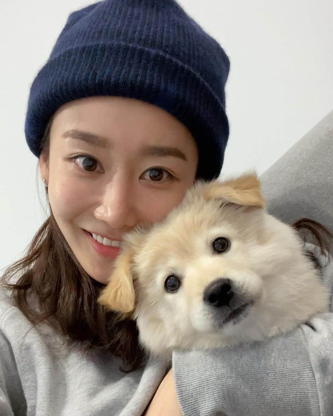 のインスタグラム：「다시 만난룽지  보고싶었어🐕💛  #길위에서만난멍멍이 #이젠꽃길걷자룽지야 #버리지마세요사지마세요입양하세요」