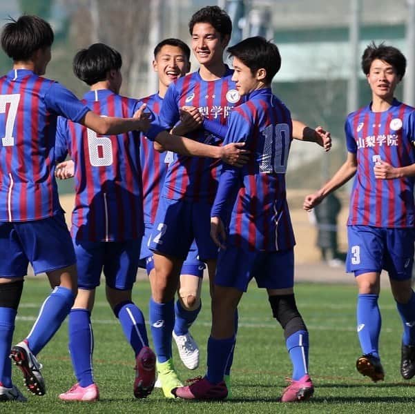 のインスタグラム：「新生・山梨学院がまず1冠!山梨県新人戦で3年ぶりV  #高校サッカー #山梨県 #新人戦 #山梨学院 #優勝 #🏆 #champion #1冠 #soccer #football #サッカー #フットボール #⚽️ #gekisaka #ゲキサカ」