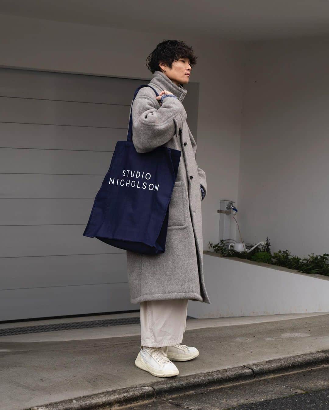 Ryoさんのインスタグラム写真 - (RyoInstagram)「ㅤㅤㅤㅤㅤㅤㅤㅤㅤㅤㅤㅤㅤ 冬も終盤ですね、 @yoke_tokyo のダッフルコートにもたくさんお世話になりました☺️今日からSSもスタートしましたね！僕も届くのが楽しみです🧥 ㅤㅤㅤㅤㅤㅤㅤㅤㅤㅤㅤㅤㅤ  The winter is coming to end, and I've wore this @yoke_tokyo's duffle coat a lot ☺️  21SS collection has just started today! I'm looking forward to it 🧥 ㅤㅤㅤㅤㅤㅤㅤㅤㅤㅤㅤㅤㅤ coat:#yoketokyo knit:#dairiku pants:#sillage bag:#studionicholson  shoes:#oamc」2月6日 20時35分 - ryo__takashima