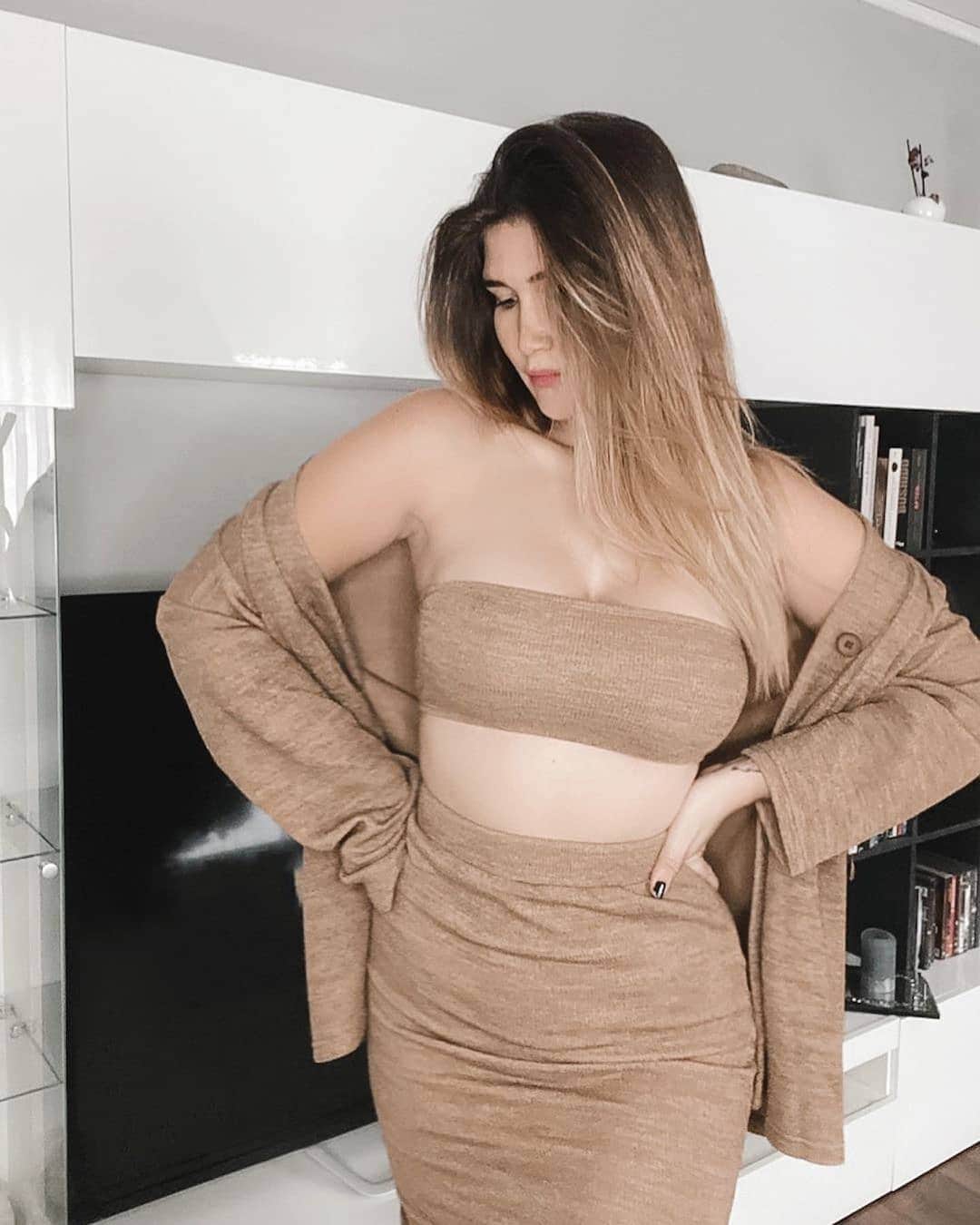 のインスタグラム：「Put it in neutral 🤎☁ @stefanie__fischer  Shop Item #: 1703870  #SHEINgals #SHEINstyle #SHEINSS21 #chic」