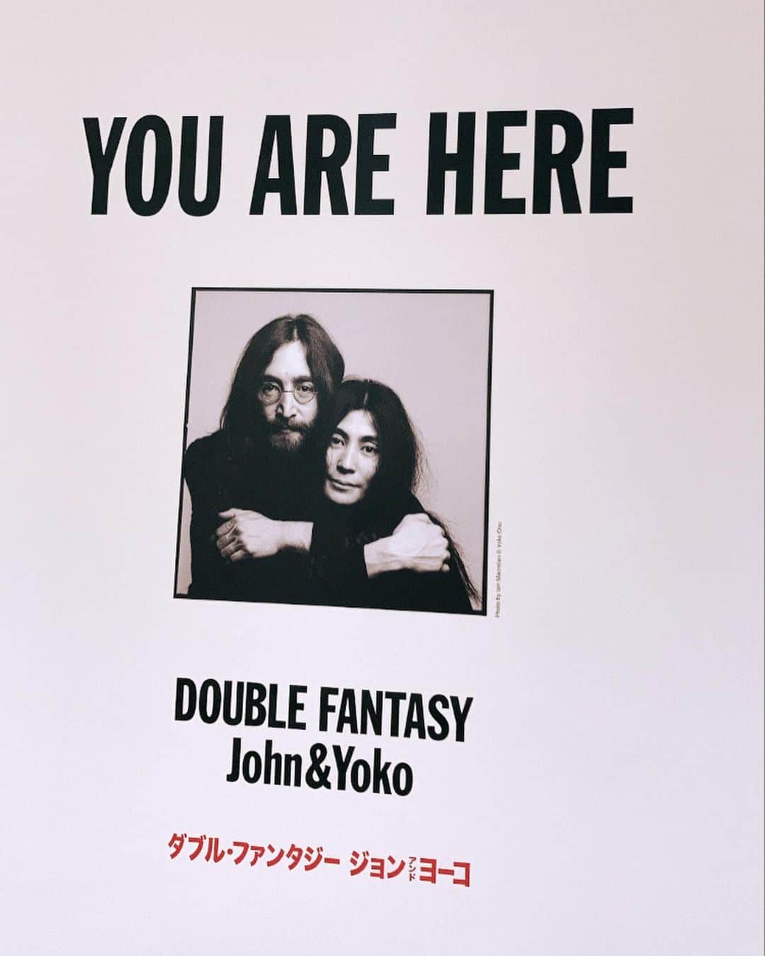 大原海輝さんのインスタグラム写真 - (大原海輝Instagram)「ジョン・レノンとオノ・ヨーコに焦点を当てた展覧会「DOUBLE FANTASY John＆Yoko」が本当に美しかった！！  ソニーミュージック六本木ミュージアムで開催されてるんだけど、今までビートルズも詳しく知らなかった僕でも楽しめた展示会でした。  何より流れている音楽が人生で一度は聞いた事あるものばかりで、二人のアートを辿り人生を垣間見たからこそ曲に対する"意味"に共感した。曲やアートを通してジョンとヨーコの愛がカタチとして見えるからこそ、当時の歴史に瞬間的にも触れられたし、二人のことを好きになれた展示会でした。  2人のセンスがいいのよ、、、、、  展示物も会場では、アートや音楽、映像作品、オノの私物など100点以上を公開。時系列に紹介し、両者のアーティスト活動全般を辿る。1969年にアムステルダムとモントリオールで行われた平和活動「ベッド・イン（Bed In）」の際に使用したギターや、楽曲「イマジン（Imagine）」の手書き歌詞、ジョンがアメリカ移住を決めてから5年を経て取得したグリーンカードなどを展示してたよ！！  期間は、〜2021年1月11日（月・祝）だよ！！お見逃しなく。 p.s.僕は去年に行きました。」2月6日 20時37分 - umichan1015