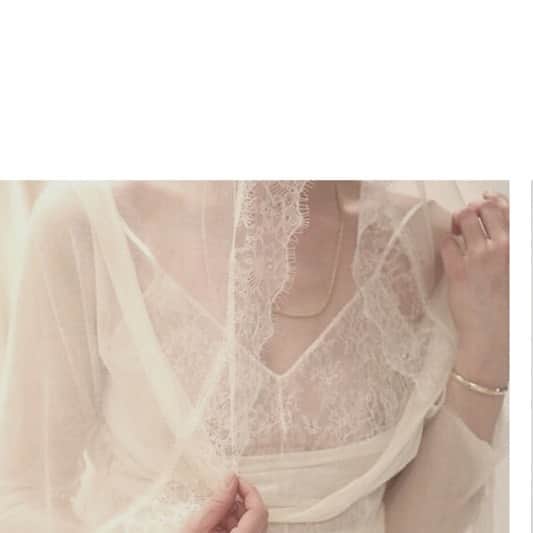 結婚式場 ヴィラ・デ・マリアージュ宇都宮のインスタグラム：「﻿ ﻿ ﻿ wedding dress﻿ ﻿ ﻿ ﻿ 女性にとって憧れの純白なドレス﻿ ﻿ ﻿ MAISON DE BLANCHEでは﻿ インポートドレスを取り扱っており、﻿ ﻿ お客様一人一人に似合うドレスを﻿ パーソナルカラーコンサルティング﻿ ボディスタイルコンサルティングを用いて﻿ ご提案させていただいております﻿ ﻿ ﻿ ﻿ ガーデンウェディング、前撮り、﻿ レストランウェディング、﻿ ホームパーティーウェディングなど﻿ さまざまなシーンに合わせてドレスをご提案しております﻿ ﻿ ﻿ ﻿ ﻿ #宇都宮花嫁﻿ #宇都宮結婚式場﻿ #宇都宮結婚式﻿ #maisondeblanche﻿ #weddingdress﻿ #ウェディングドレス﻿ #結婚式﻿ #プレ花嫁﻿ #ウエディング﻿ #結婚式準備﻿ #前撮り﻿ #ウエディングフォト﻿ #wedding﻿ #ヴィラデマリアージュ宇都宮 #結婚指輪﻿ #指輪探し﻿ #栃木結婚式場 #インポートドレス﻿ #美容好きな人と繋がりたい﻿ #インスタ映え﻿ #ドレス迷子﻿ #フォトウエディング﻿ #おしゃれさんと繋がりたい﻿ #栃木結婚式 #パーソナルカラー宇都宮﻿ #2021春婚﻿ #ブーケ﻿ #花﻿ ﻿」