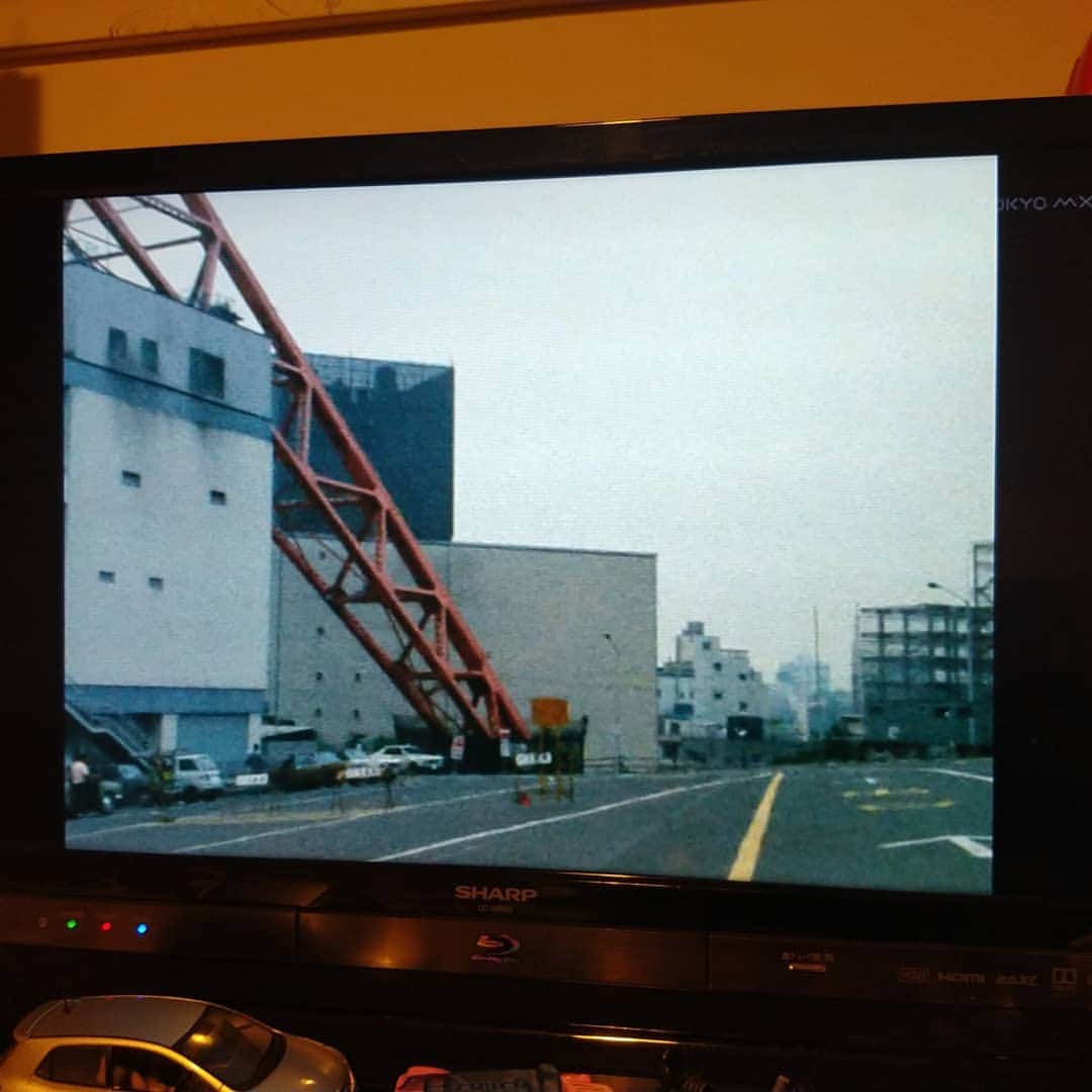 ブルボン小林さんのインスタグラム写真 - (ブルボン小林Instagram)「再放送「仮面ライダー」64話「怪人セミミンガみな殺しのうた！」の東京タワー。 周囲になーんにもない。 向かいに竹中工務店の看板があるが、なに建ててるのかな。」2月6日 20時49分 - bourbon_kobayashi