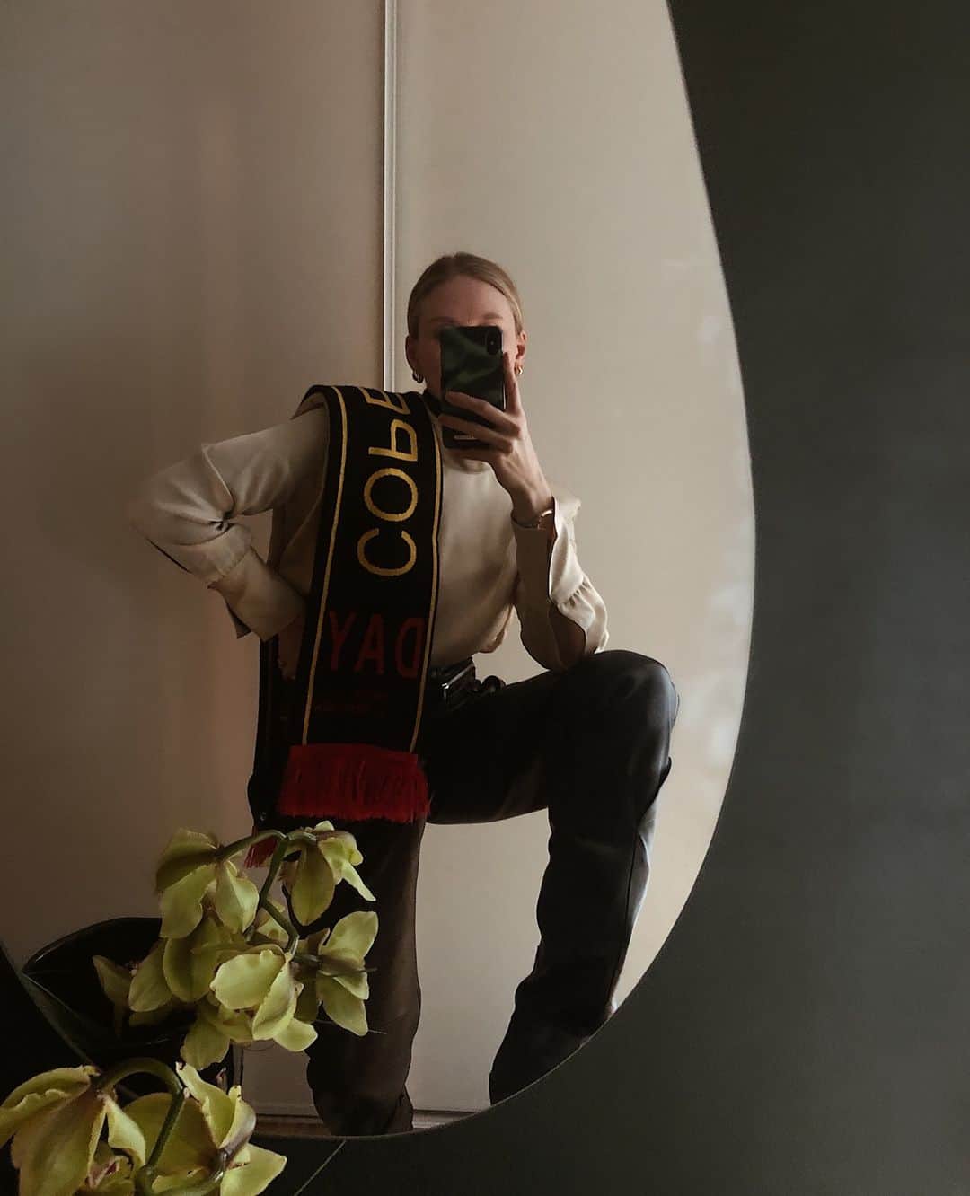 デイビルゲールエミッケルセンのインスタグラム：「Full Autumn Winter 2021 Autumn Winter 2021 on @tineandreaa, featuring the football-inspired scarf.⁠ ⁠ #imagineanewDAY #DAYbirgeretmikkelsen #CPHFW #AW21」