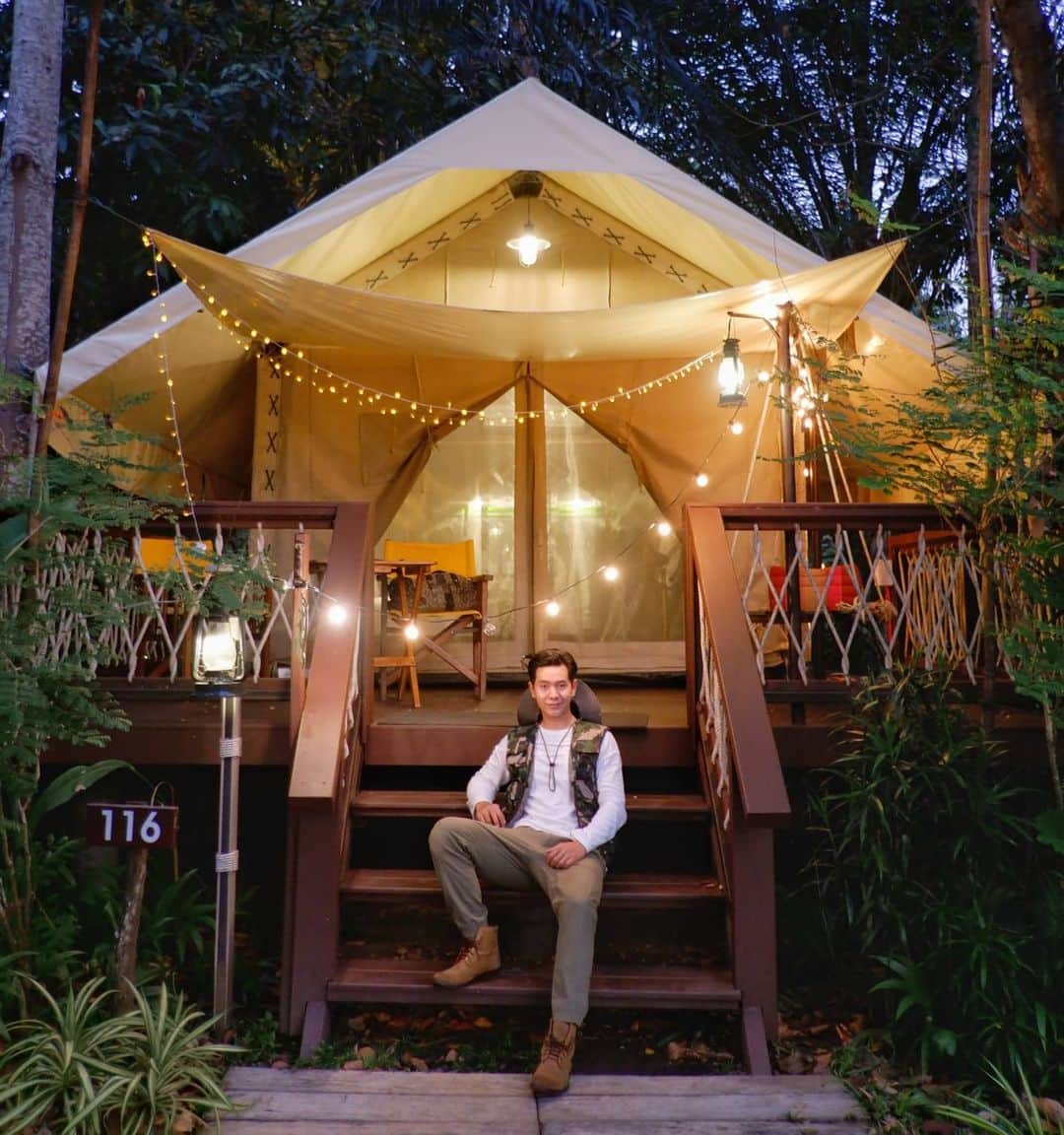 アイス・サランユーのインスタグラム：「In to the wood With a Baby Camper⛺ กลางวันพจญภัย..กลางคืนผจญใจ🙈 @hintokrivercamp  #hintokrivercamp  #kanchanaburi  #กาญจนบุรี  #หินตกริเวอร์แคมป์ #เที่ยวทั่วไทยกับไอซ์ศรัณยู」