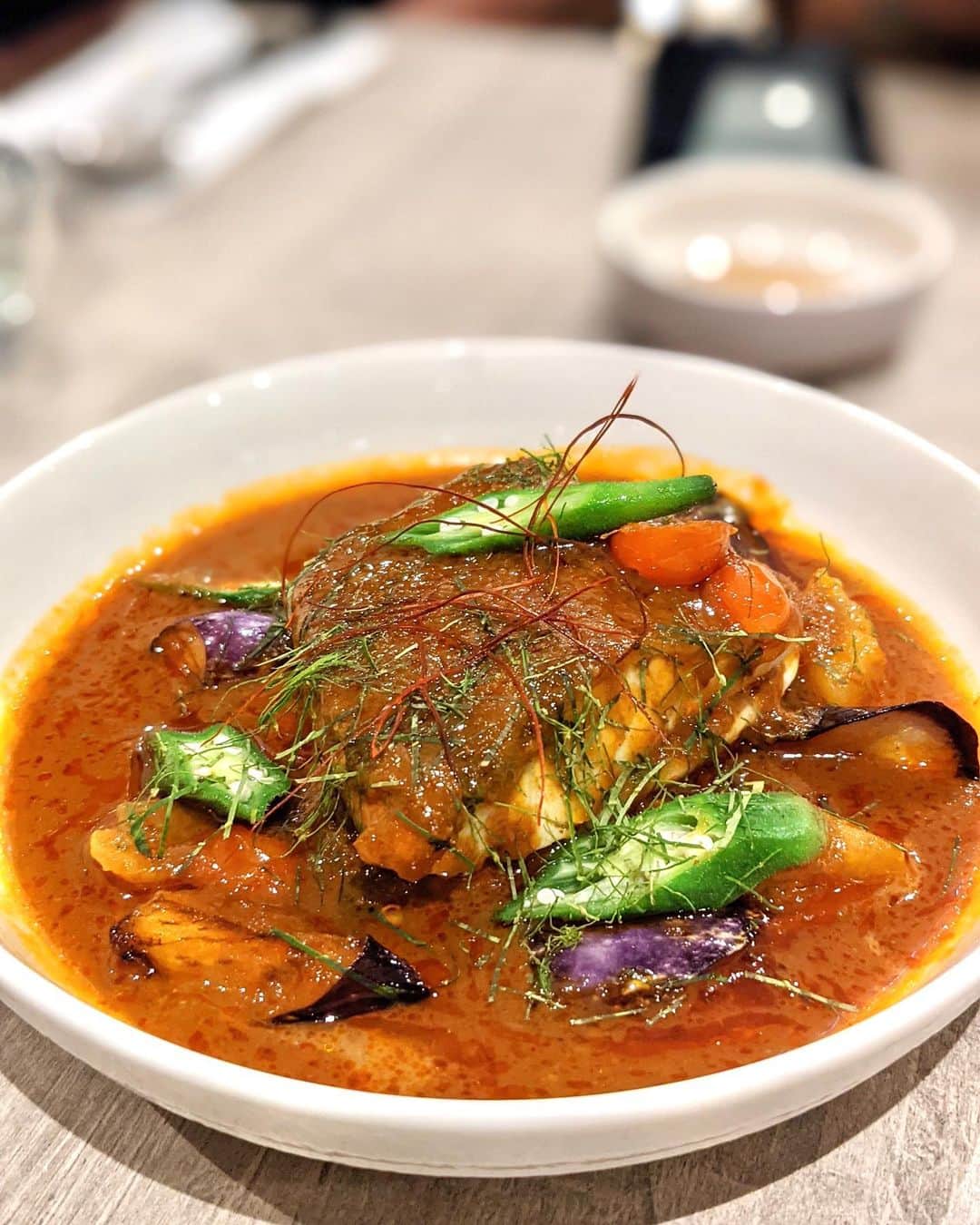 Li Tian の雑貨屋さんのインスタグラム写真 - (Li Tian の雑貨屋Instagram)「Recently learnt about a new Peranakan place which serves really tasty Peranakan dishes that would make me want to go back again. It is opened by chef-owner Danny Chew who used to do private home-dining.   This Nasi Goreng Buah Keluak ($15) with fried egg, crispy shallots was fragrant without being overpowered by the savoury nut. The Barramundi Assam ($26) cooked in a secret recipe gravy of lemongrass and laksa leaf was tangy and not too spicy. A good switch from the Chinese food during this CNY season   #sgeats #singapore #local #best #delicious #food #igsg #sgig #exploresingapore #eat #sgfoodies #gourmet #yummy #yum #sgfood #foodsg #burpple #beautifulcuisines #bonappetit #instagood  #eatlocal #delicious #sgrestaurant #peranakan #musttry」2月6日 20時58分 - dairyandcream