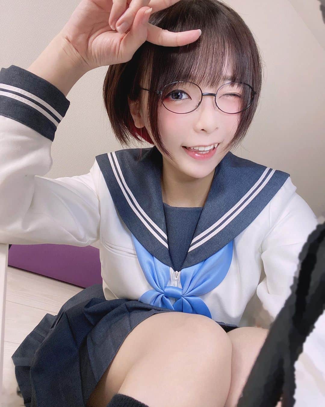 小桃のインスタグラム：「明天晚上Facebook直播喔！❤️  《命運之輪》下載連結： https://myzl.onelink.me/AxpT/5272609e  最近穿越異世界的作品真的好多喔！ 我在想，如果我能前往異世界冒險的話... 我一定會帶上槍械之類的武器作防衛用！！！😈 因為我真的完全沒有戰鬥力，萬一遇上魔物之類的我就死定了😵w 《命運之輪》的世界裡有多種BOSS可以攻略，據說擊殺BOSS後有機會能直接收服為座騎，有了武器的我可以輕鬆做到吧！🥺✨✨✨（不 那麼我就有座騎同伴跟我一起冒險了哈哈哈哈！ 在《命運之輪》還能極速升級，戰力也會一起大大提升，那個暢快感真的超爽的吧？！ww  明天晚上8點就來直播來跟大家一起玩《命運之輪》吧，看看我在異世界成為有用的戰士(?)！XD 記得預留時間來陪陪寂寞的我喔！＼TwT／可以的話也抓朋友一起來看吧❤️（分享分享！   －－－－－－－－－－－－－－－－－－－－－－－  直播時間：2/7 20:00 (GMT+8) (JPT 21:00)  －－－－－－－－－－－－－－－－－－－－－－－ 虛寶序號：5C231O6BADF4 兌換方式：遊戲主界面點擊福利 > 再點擊禮包兌換 > 輸入序號  #命運之輪 #Q萌日韓風格 #冒險重聚」