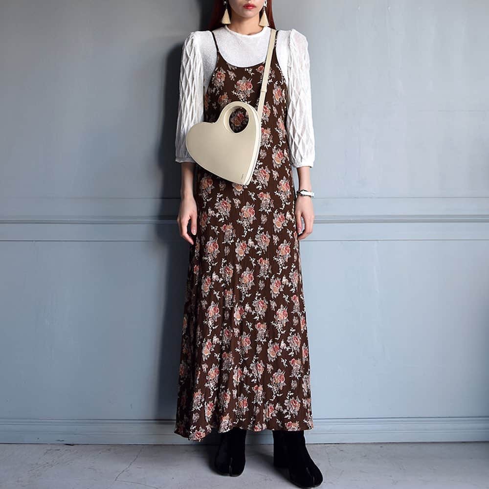のインスタグラム：「-「USED&VINTAGE」Now on sale-  We began to order in easy way for oversea customers. Please check it. https://sister-tokyo.com  #sister_tokyo #used #vintage #sisterusedselection #onepiece #dress #hat #sister_tokyo #coperni #toga #togapulla #maisonmargiela」