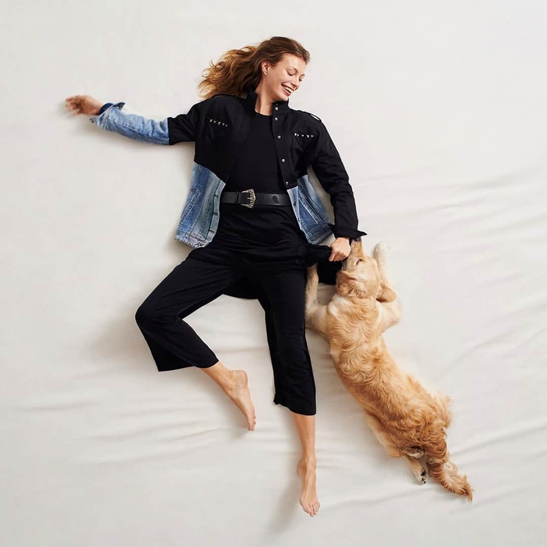 デシグアルのインスタグラム：「Half blazer, half trucker, just a #hybrid. A unique mix to wear every day.」