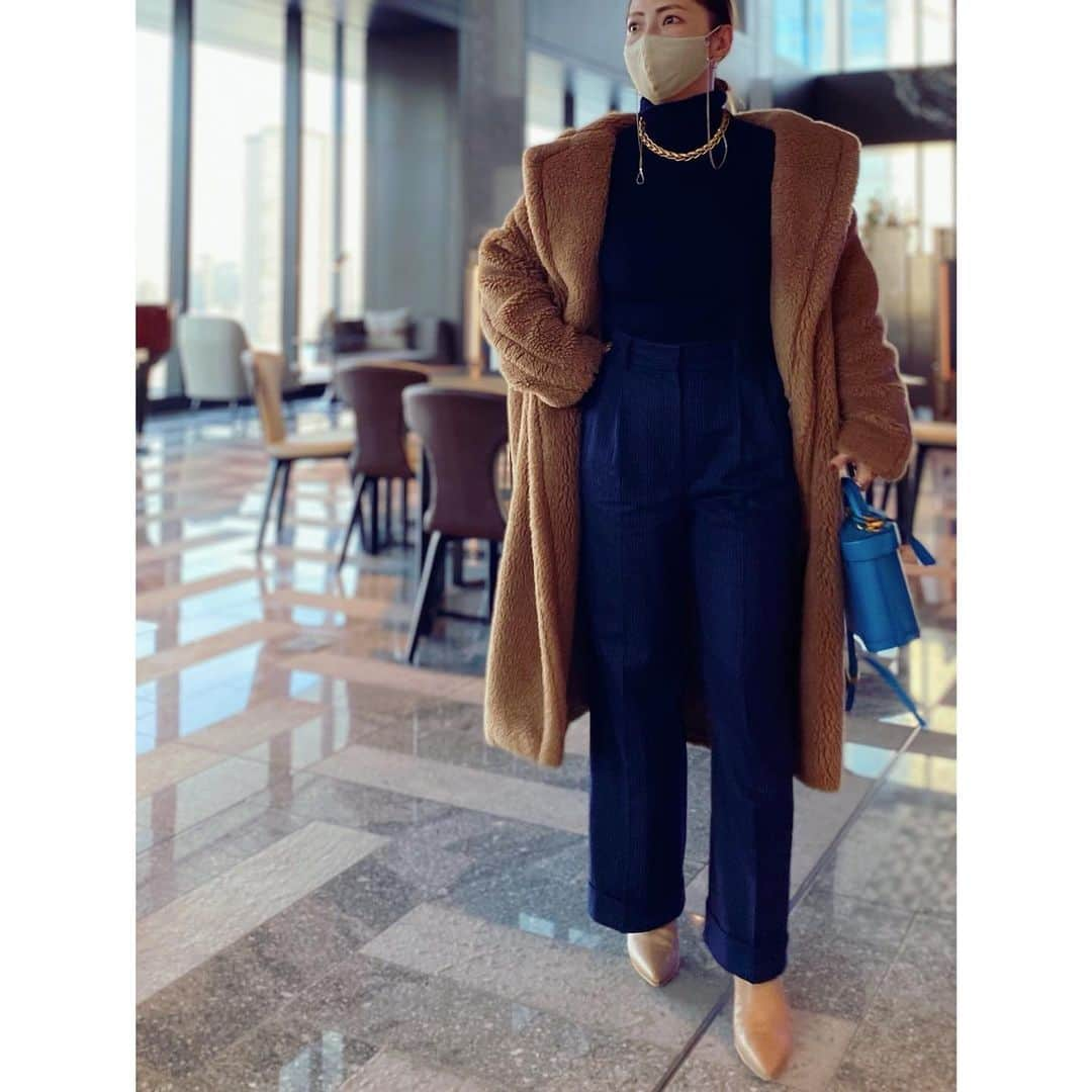 栗原佐知子さんのインスタグラム写真 - (栗原佐知子Instagram)「✴︎ navy × camel🧸💙 . . イロモノの組み合わせも好きだけど… 王道な色合わせも🥺✨ . . #outfit #fashion #coordinate #stylepost #instafashion #instadaily #instalike #instagood #instapic #zins #bernardzins #maxmara #demylee #markcross #maisonmargiela #zara #estellak #navy #camel #コーディネート #コーデ #ファッション #冬コーデ #ザンス #エステラケー」2月6日 21時02分 - sachiko__kurihara