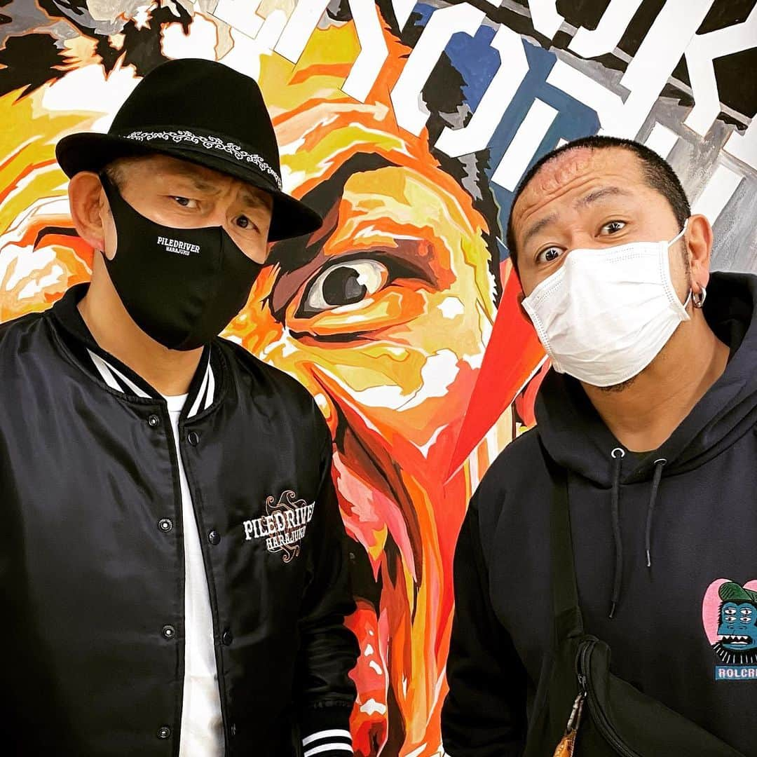 鈴木みのるさんのインスタグラム写真 - (鈴木みのるInstagram)「Death Match Artist  葛西が店に遊びに来てくれた。葛西純…彼は以前海外で「世界一のデスマッチファイター」の称号をもらった。Deathとは死を表す言葉なのに、彼は「死じゃなく生きる為に闘う」という。もはやアーティスト。生まれもスタイルも戦場も全然違うけど、オレの仲間である。。」2月6日 21時03分 - suzuki.d.minoru