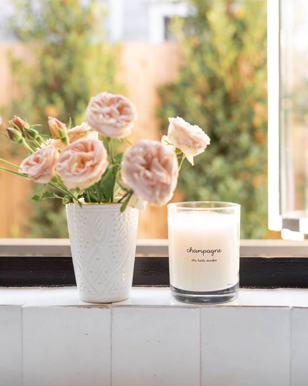 The Little Marketさんのインスタグラム写真 - (The Little MarketInstagram)「Your favorite candles are back in stock! They quickly sold out over the holidays thanks to all of your incredible support.  ⠀⠀⠀⠀⠀⠀⠀⠀⠀ As you may know, our candles are hand-poured in small batches by women who have resettled in the United States from refugee camps. Like so many of the artisans we work with, they have had to adjust their production to safely operate during the pandemic.  ⠀⠀⠀⠀⠀⠀⠀⠀⠀ We appreciate your patience as we work to restock them, and we are so grateful for everyone who shops at The Little Market. Every purchase makes a positive difference in the lives of the artisans and producer groups we partner with. Link in bio to shop and support.」2月7日 8時02分 - thelittlemarket