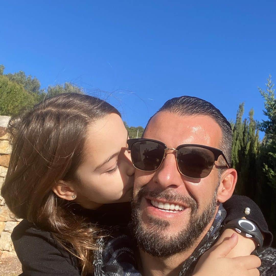 のインスタグラム：「Feliz cumpleaños mi niña 🎂🎁🎈🎉 sigue disfrutando de lo que haces y de lo bien que lo haces. 💪🏼😍🐎 #teechamosdemenos  #always #tequiero #aitana #felizcumpleaños #10añitos #happybirthday #hourse🐴」