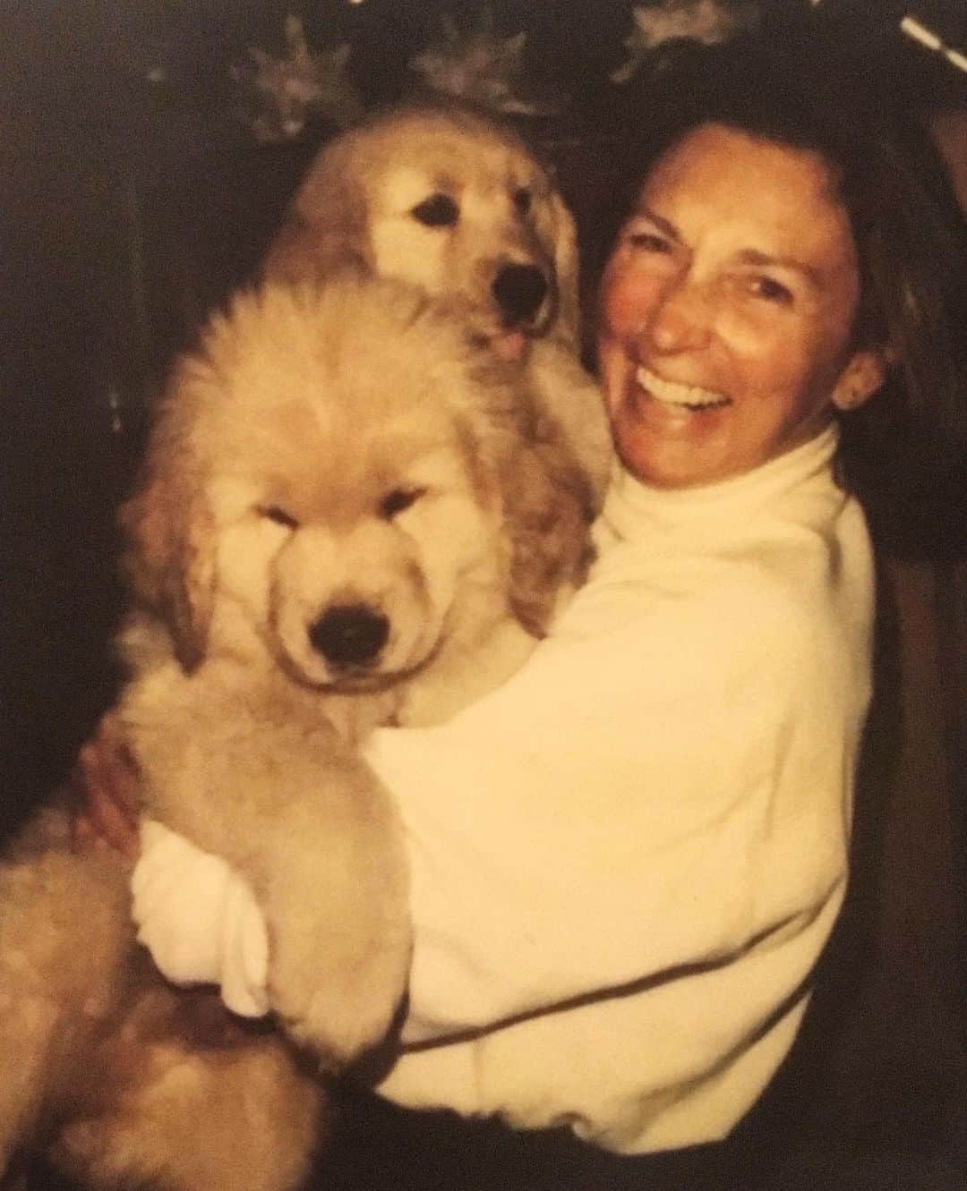 ブルース・ウェーバーのインスタグラム：「Thinking of my sister Barbara Dewitt on her birthday. She sure knew how to have a wild and good time. Barbara—I love to you always and I know how proud you’d be of your sons Noe and Jeremy and all your wonderful grandchildren. I often say about Barbara that if she were alive today she would be living in Capri or Rome with many many grandchildren all around—like a modern day Auntie Mame. xo Bruce and Nan.」