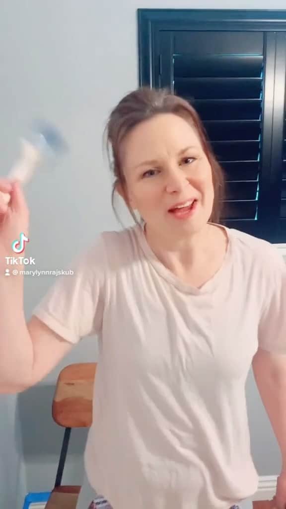 メアリー・リン・ライスカブのインスタグラム：「#starbucks #standup #marylynnrajskub #diy #homemakeover #hgtv #motivation #superstar #celeb #teamplayer #positiveenergy #teamwork #comedy #funny」