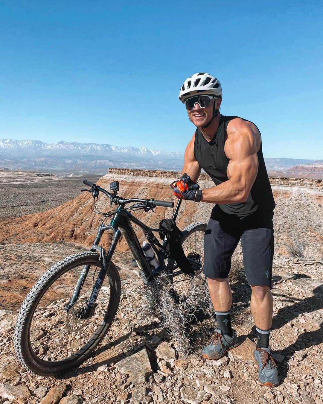 スティーブ・クックさんのインスタグラム写真 - (スティーブ・クックInstagram)「Ultimate “weekend” Warrior @iamspecialized_mtb @whoop」2月7日 6時47分 - stevecook