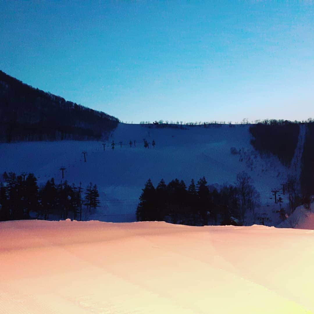 栂池高原スキー場さんのインスタグラム写真 - (栂池高原スキー場Instagram)「おはようございます！ 栂池高原スキー場、朝イチ情報です。  天候 晴れ 積雪 285㎝ 気温 0℃ 風速 5～10m/s  雪質が良く晴れているので、気持ちが良さそうです‼️  ご来場お待ちしております！  栂池の天候はこちら↓ https://weathernews.jp/s/ski/spot/34808/  #栂池 #栂池高原 #スキー #スノボー #tsugaike #hakubavalley」2月7日 6時50分 - tsugaike_kogen