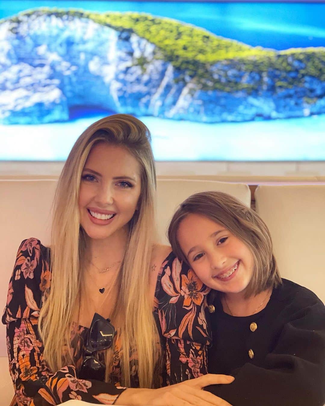 Sascha Barbozaのインスタグラム：「Early dinner con mi BFF😋💕」