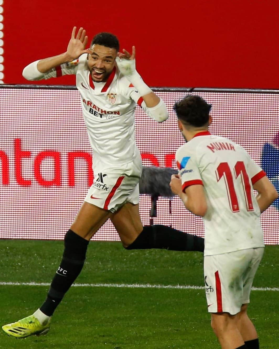 LFPさんのインスタグラム写真 - (LFPInstagram)「😄⚽️🔝 The best way to celebrate the #POTM award, @ennesyri15!  😄⚽️🔝 ¡La mejor forma de celebrar el premio de Jugador del Mes de enero, #EnNesyri!  #SevillaFC #SevillaFCGetafe #LaLiga #LaLigaSantander #Football #YouHaveToLiveIt #HayQueVivirla」2月7日 7時13分 - laliga