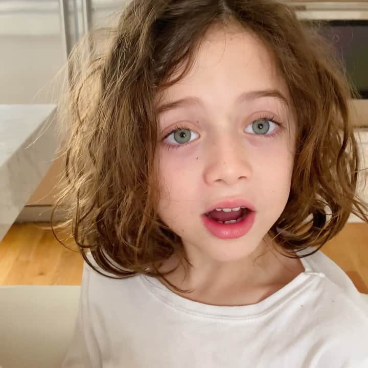 レイチェル・ゾーのインスタグラム：「Talking #politics before 7am on a #saturday 😴 🧐 #children are our #teachers 🥰 XoRZ」